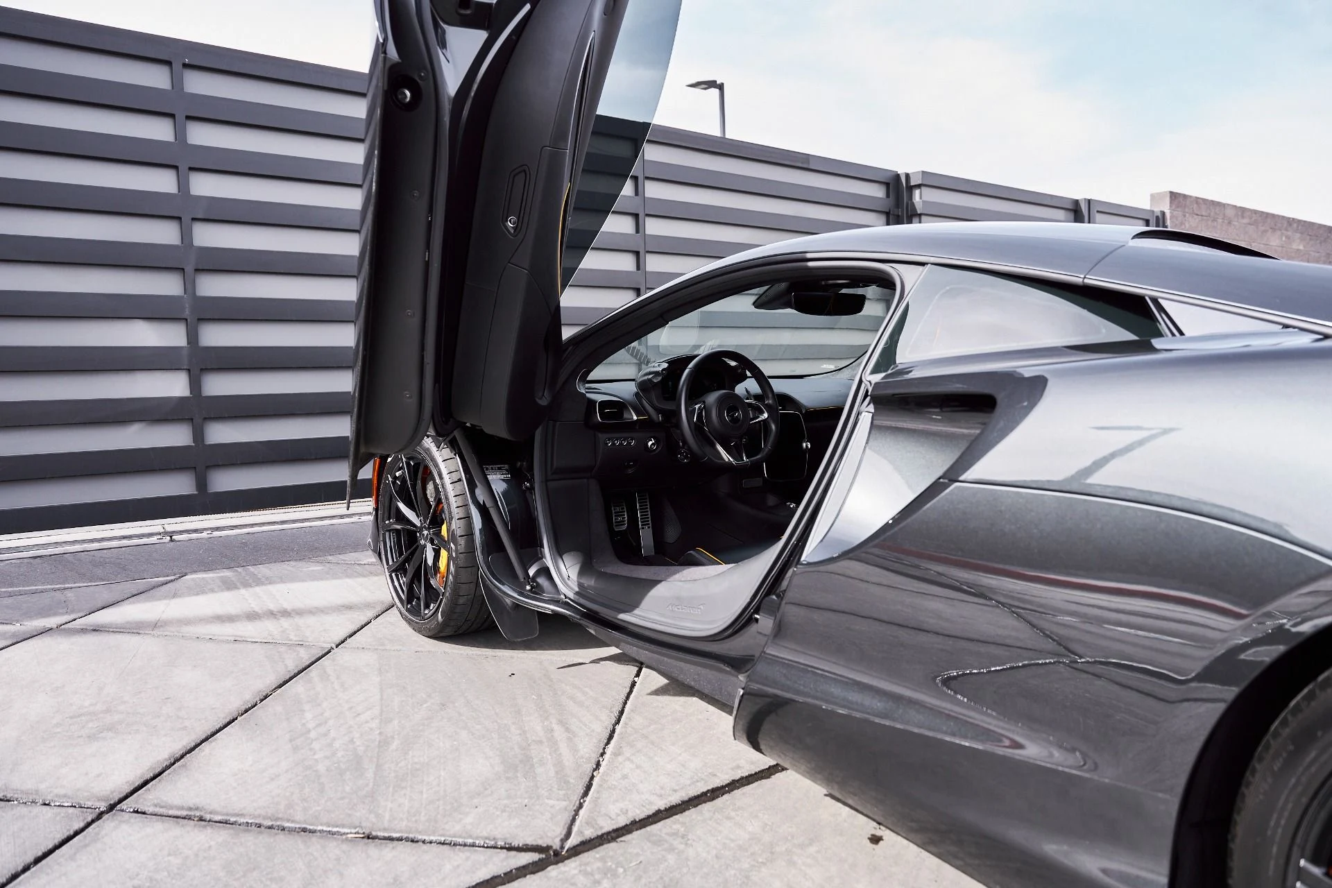 mph028_1028735438_Used_2023_Mc_Laren_Artura_1770833714_1129239d75