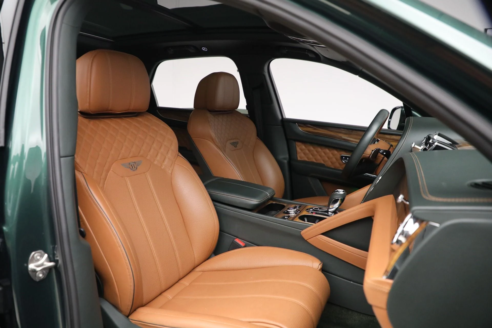 mph028_1030811416_Used_2021_Bentley_Bentayga_V8_1757447431_77afdc991b