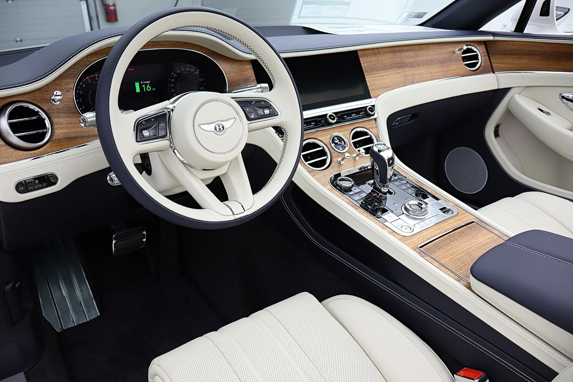 mph028_1038798260_New_2026_Bentley_Continental_GTC_4fa5867378