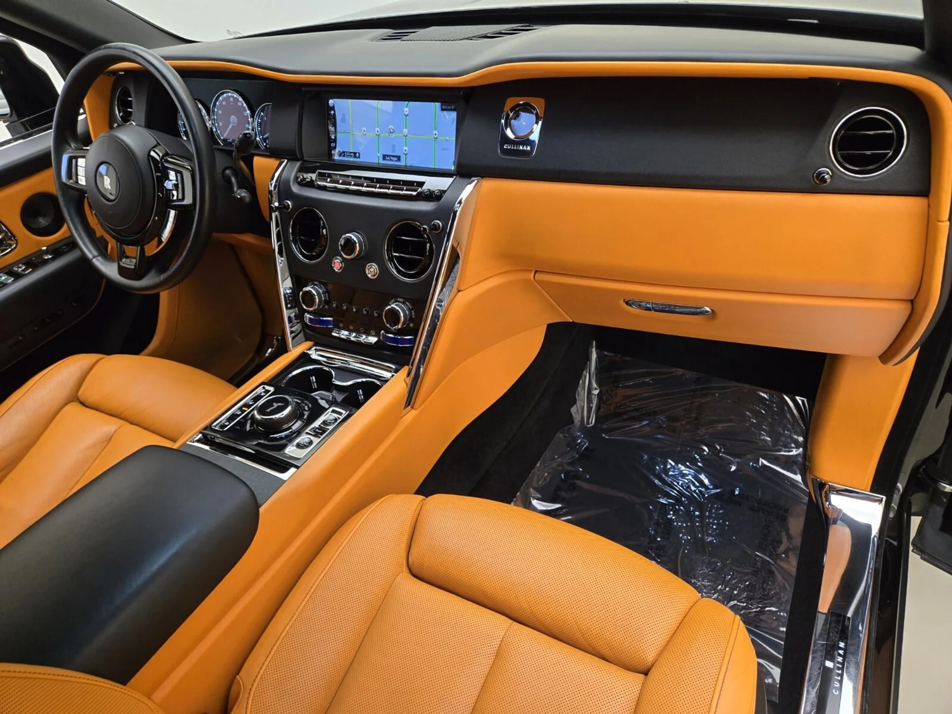 mph028_1039108760_Used_2022_Rolls_Royce_Cullinan_1761806133_3ca008845e