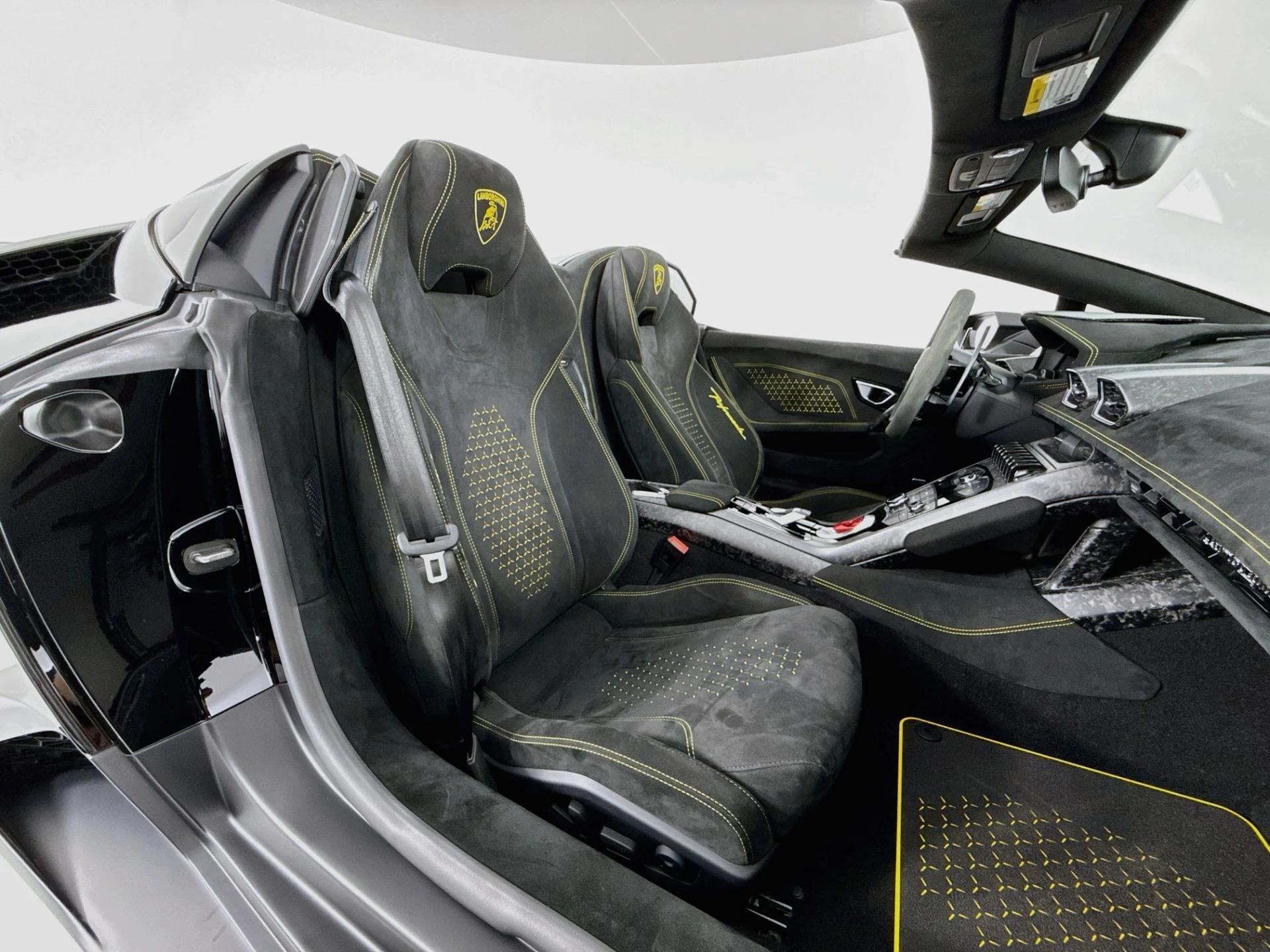 mph028_1044031626_Used_2019_Lamborghini_Huracan_Performante_Spyder_1793134356_ef387fd10e