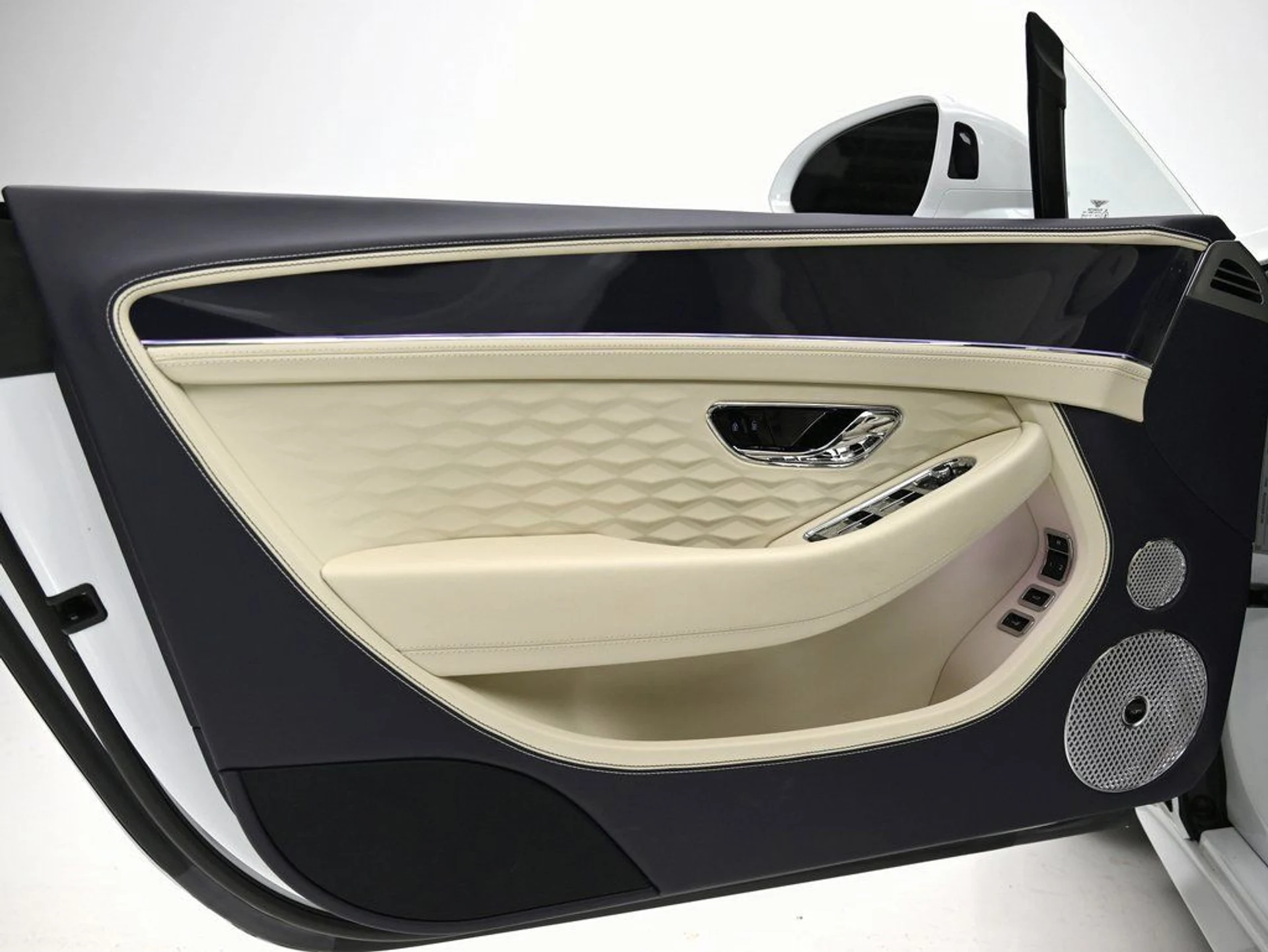 mph028_1044502994_65a7421c66ff40f9b79515956369de41_a2cdb05f98