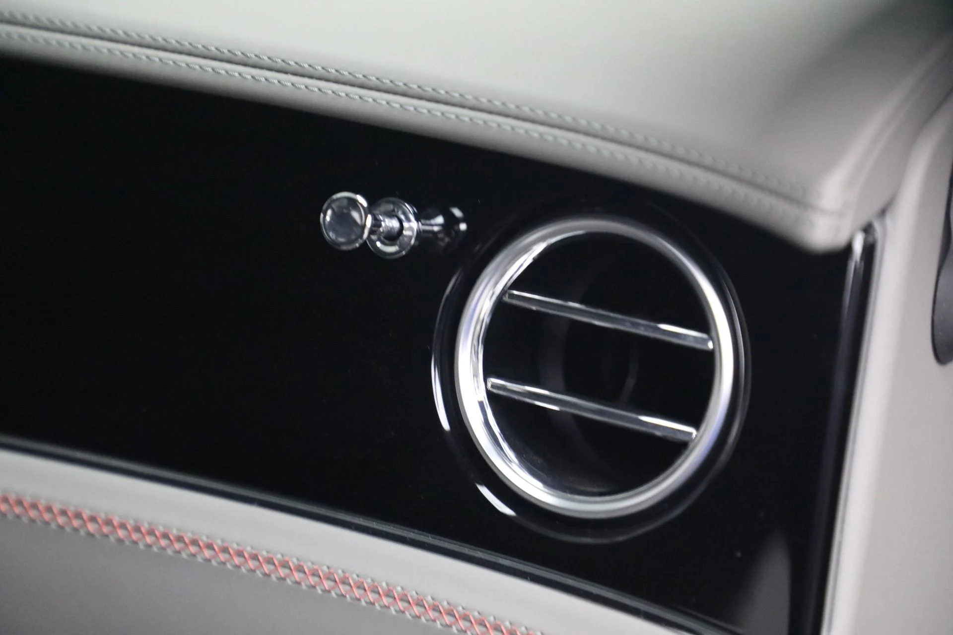 mph028_1046789276_Used_2022_Bentley_Continental_GT_V8_1770137307_799dced98d