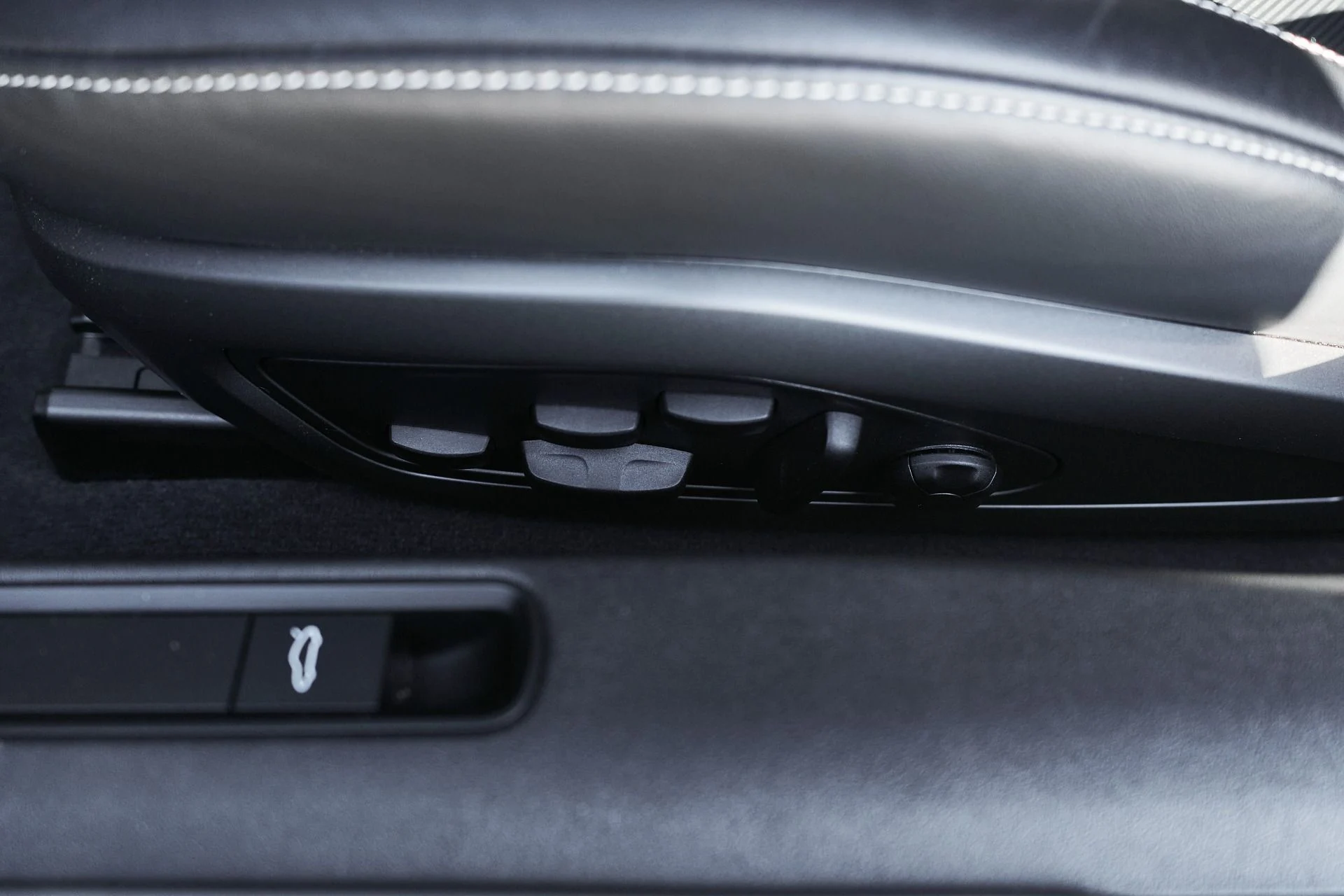 mph028_1053630353_Used_2024_Porsche_911_Turbo_1765937789_168a734446