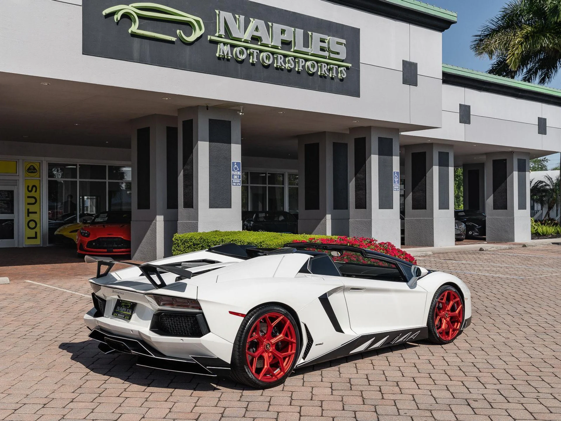 mph028_1053840460_Used_2016_Lamborghini_Aventador_LP_700_4_1777082806_15334fae4f