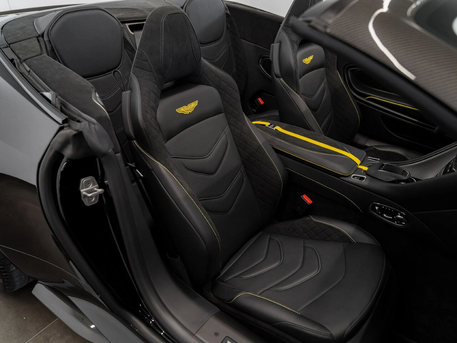 mph028_1058150097_aston_martin_dbs_2023_jpg_v_1773863537_cd8c7ad6d8