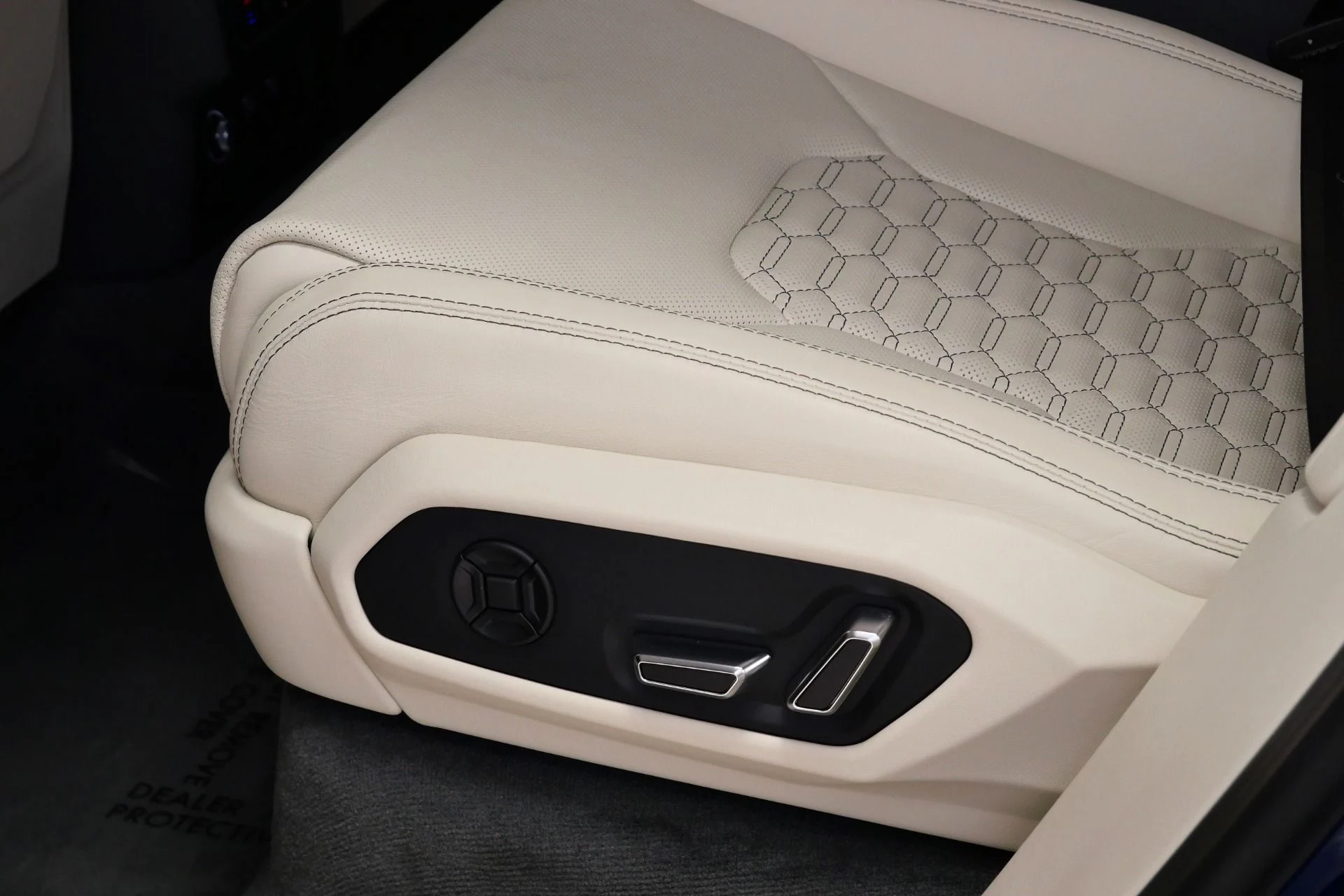 mph028_1060911401_Used_2022_Lamborghini_Urus_23_Inch_Wheels_Two_Tone_Interior_Bang_and_Olufsen_Audio_1775677581_56eefe4f87