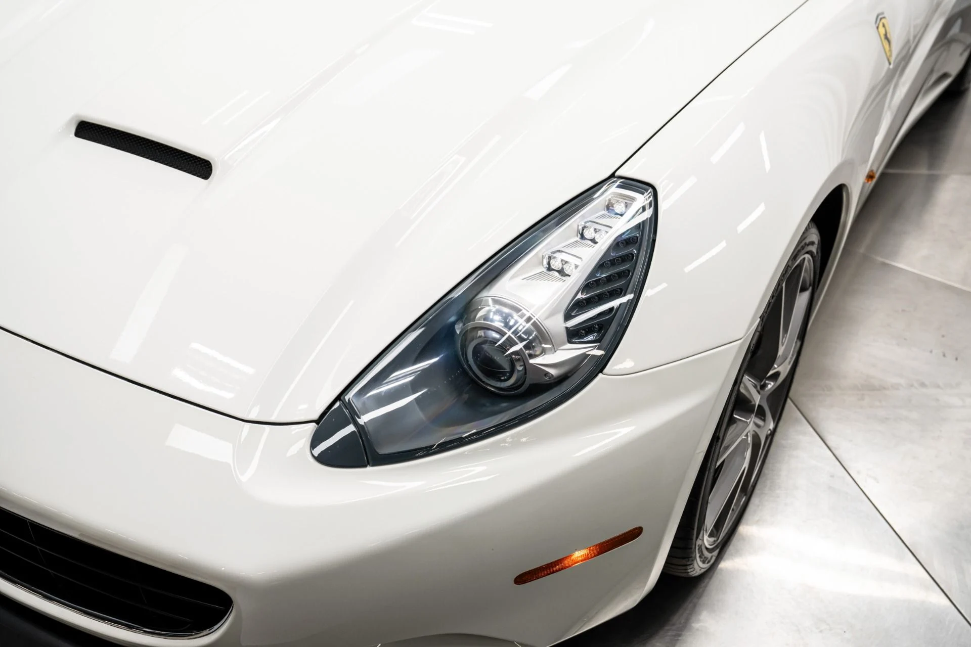 mph028_1078476738_Used_2014_Ferrari_California_1762200649_9d87efccb8