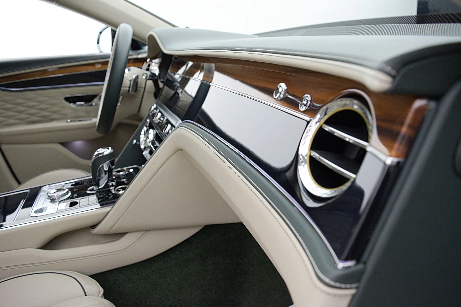 mph028_1078676991_Used_2022_Bentley_Flying_Spur_V8_fe9aee819c