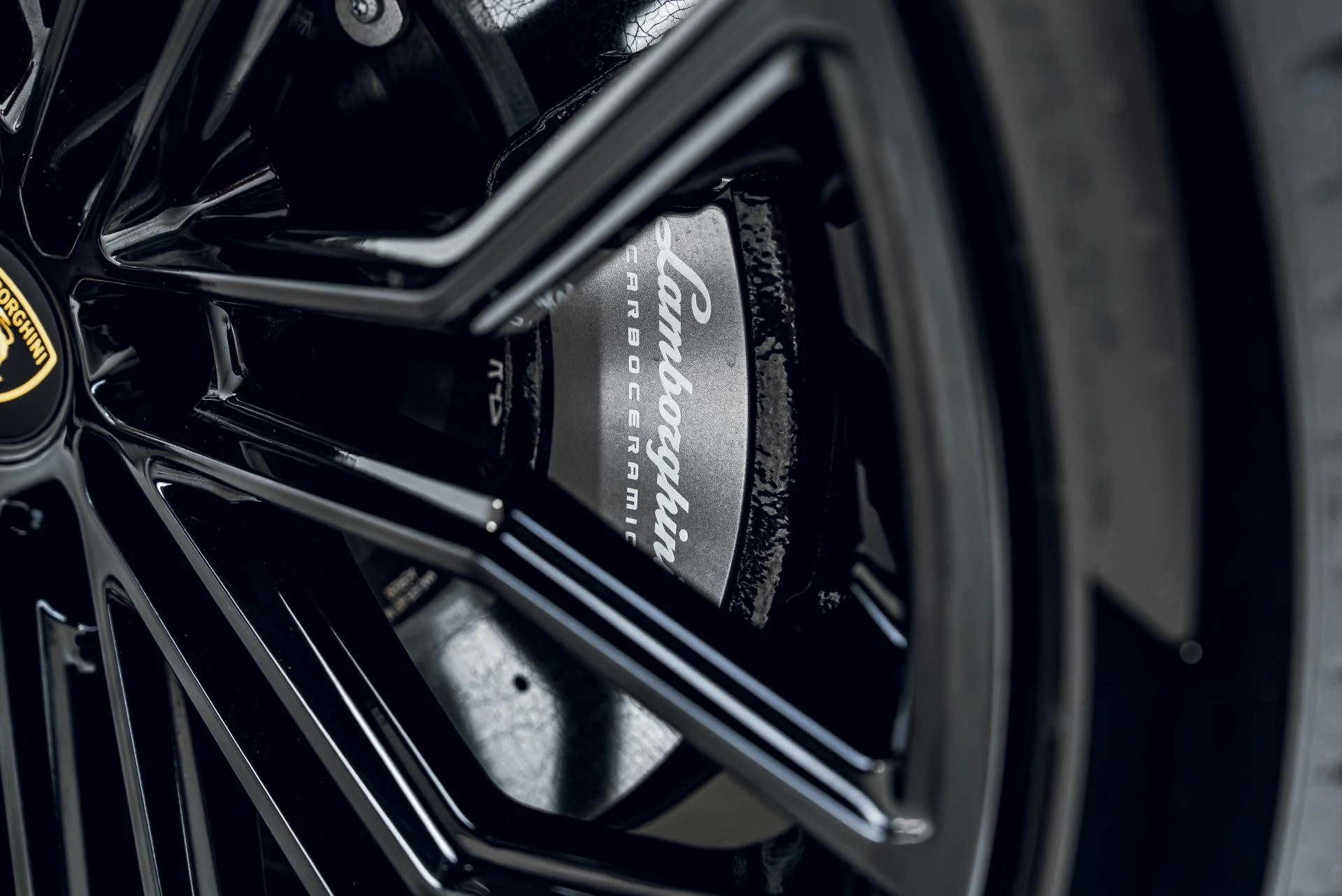 mph028_1089146810_Used_2025_Lamborghini_Urus_SE_1783370069_65e68ae282