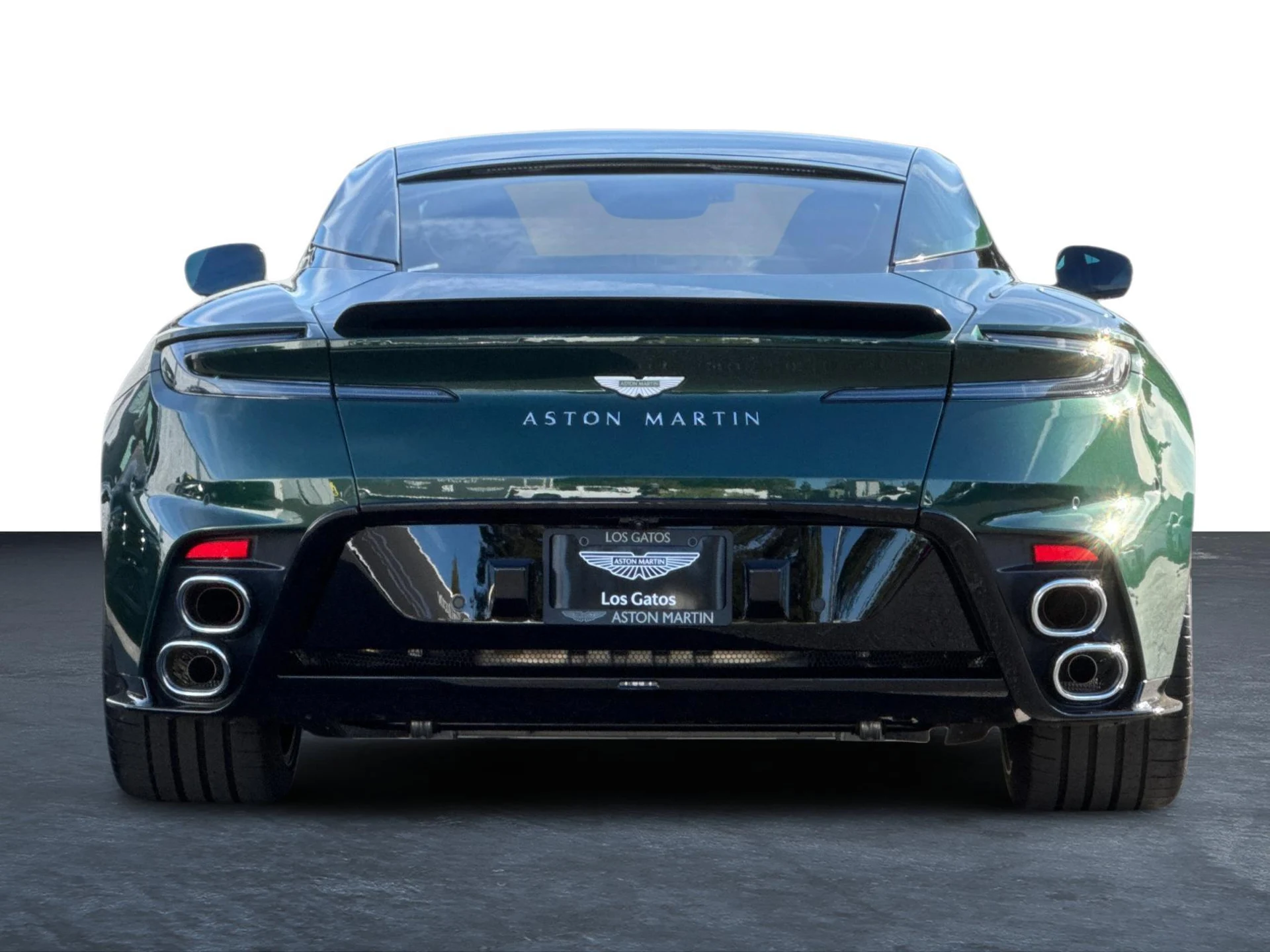 mph028_1089810741_Used_2026_Aston_Martin_DB_12_S_1793184491_3c659e6938