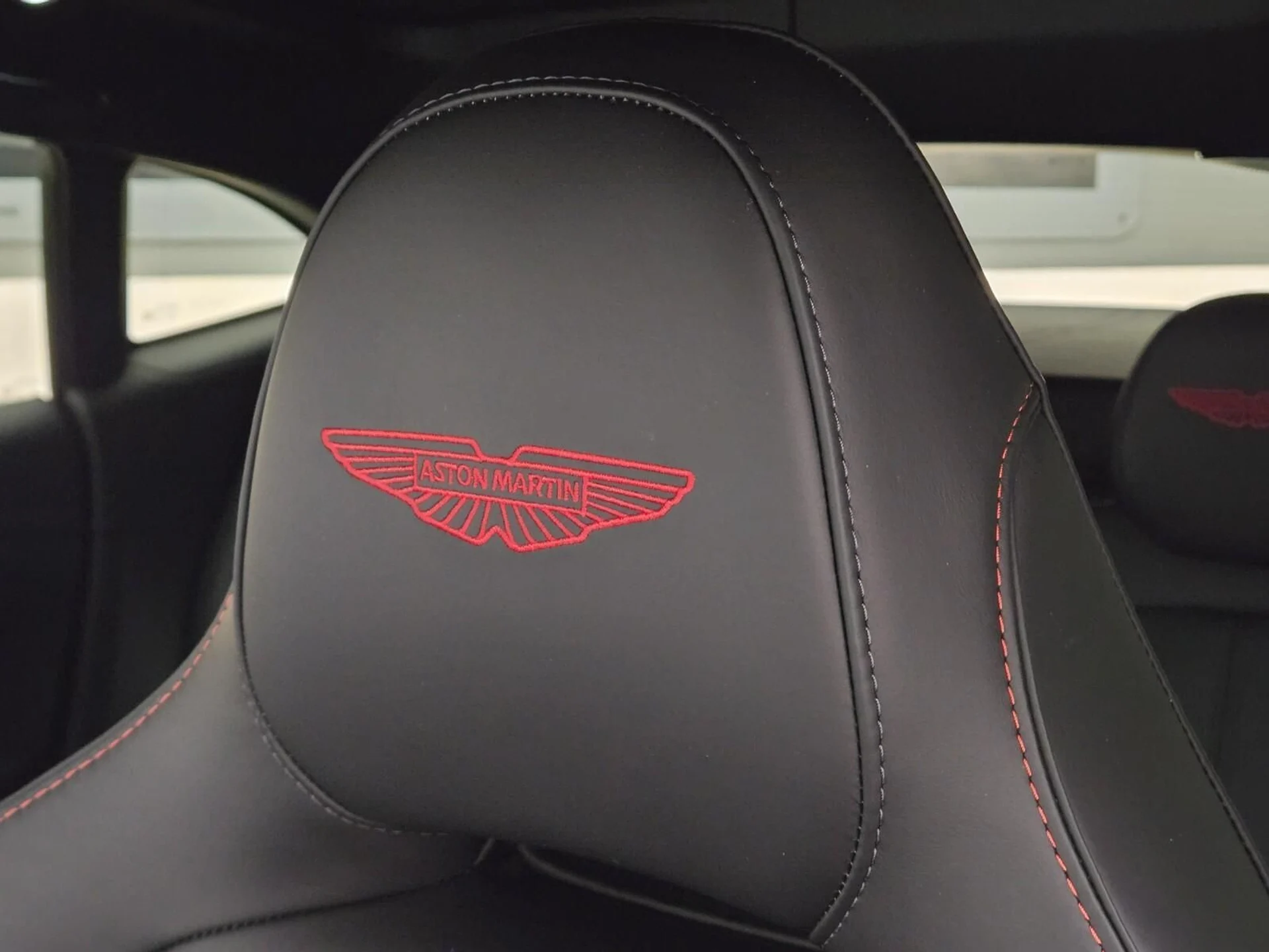 mph028_1091678546_New_2026_Aston_Martin_DBX_S_1780637082_54dffe5bf7