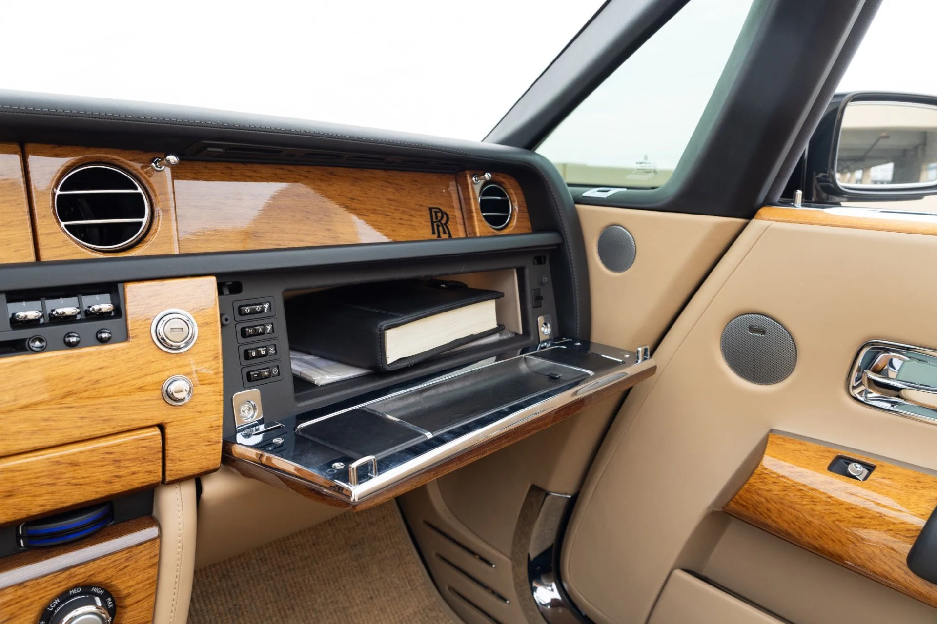 mph028_1103193962_Used_2009_Rolls_Royce_Phantom_Drophead_Coupe_1775064164_f0378ed4b5