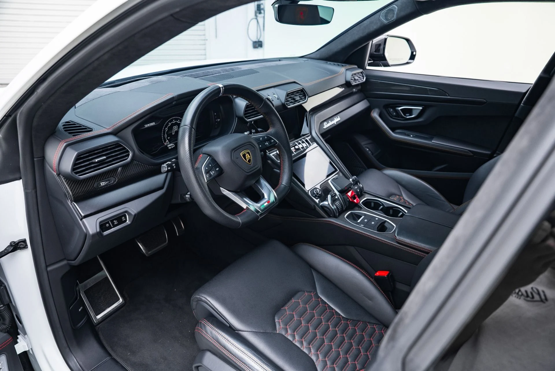 mph028_110718026_Used_2022_Lamborghini_Urus_1764978399_7866da13a9