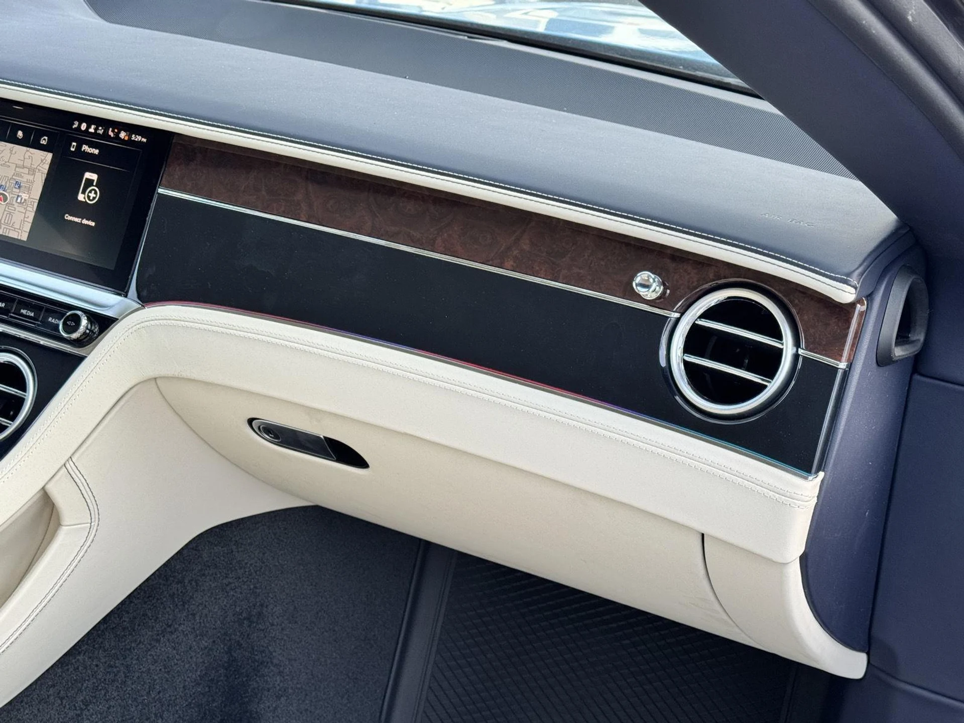 mph028_1107874368_858d7f43f923f895aedc78eadbfe4f1f_449d2a0649