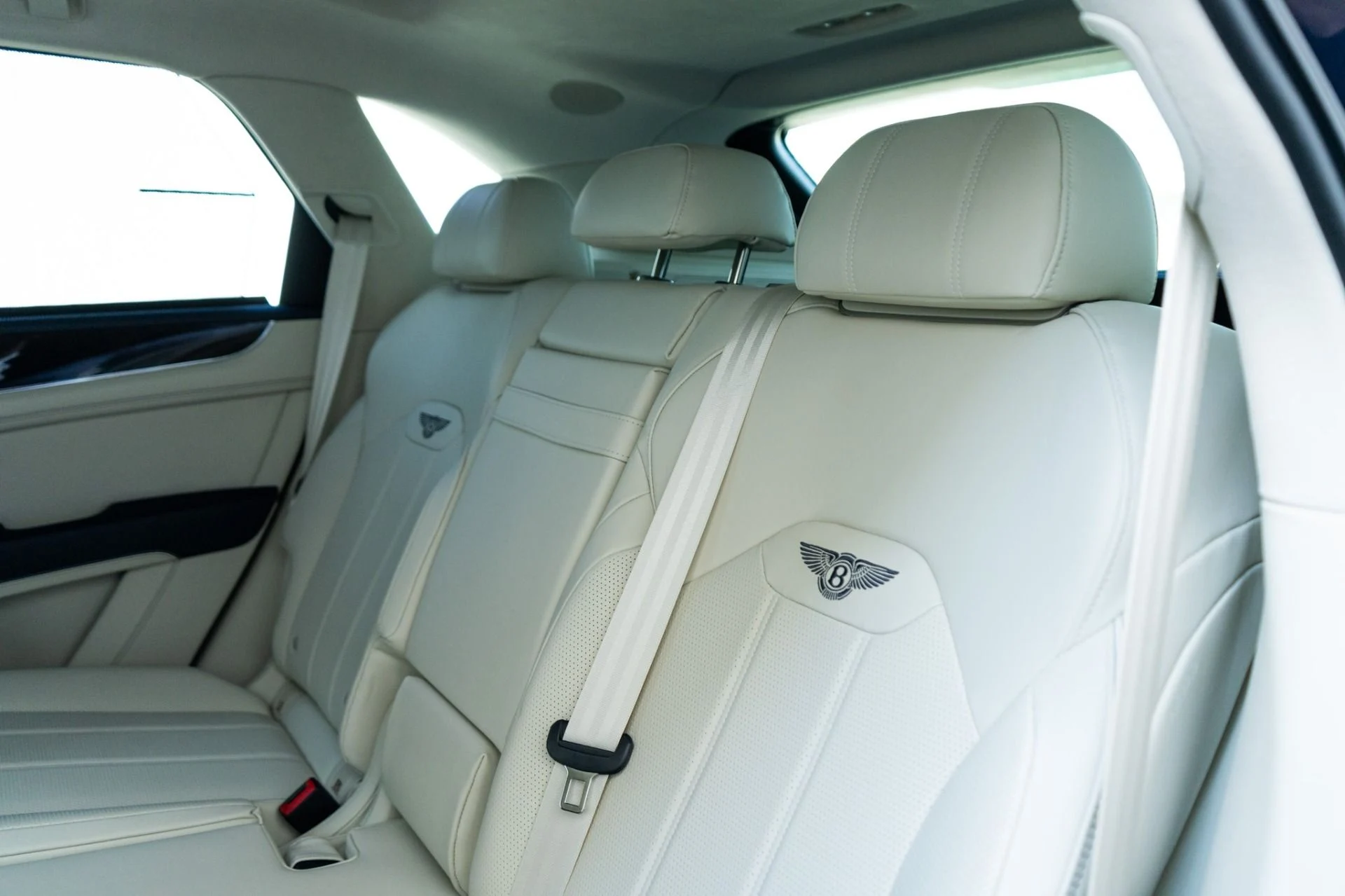 mph028_1112370931_Used_2024_Bentley_Bentayga_V8_1761672305_309879ea93