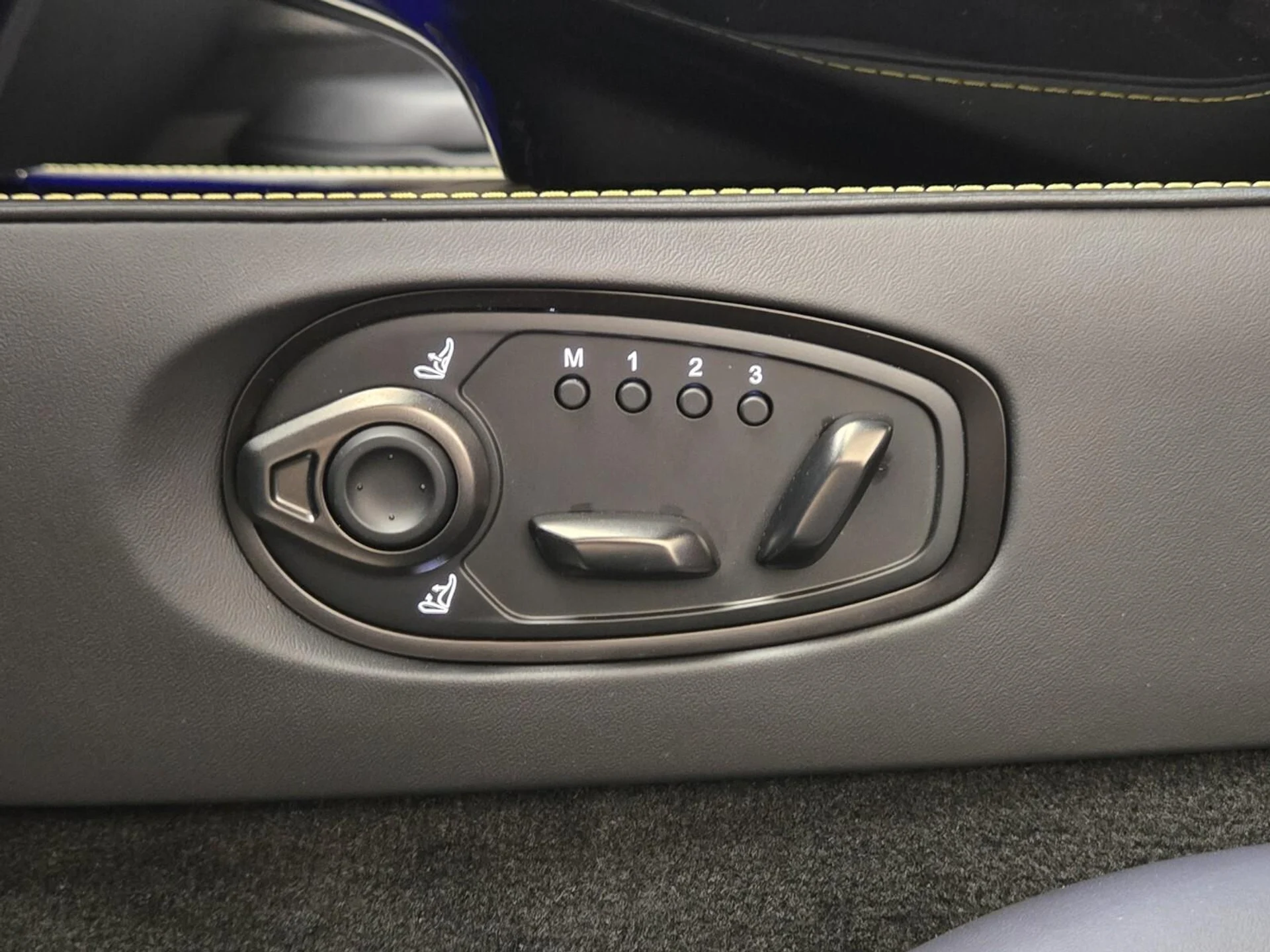 mph028_1113790567_New_2026_Aston_Martin_Vantage_S_1791609357_c2b5579d1b