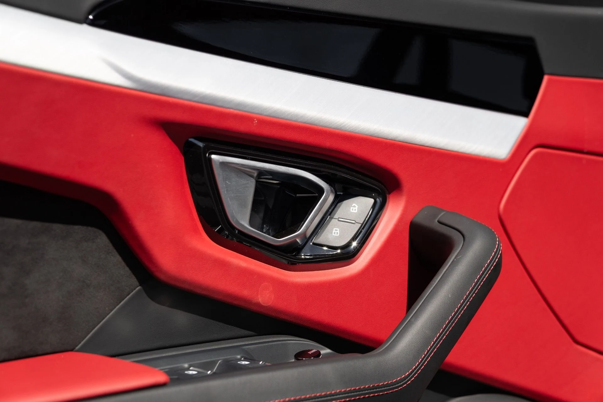 mph028_1119954704_Used_2022_Lamborghini_Urus_1770690392_a9ea8c71a2