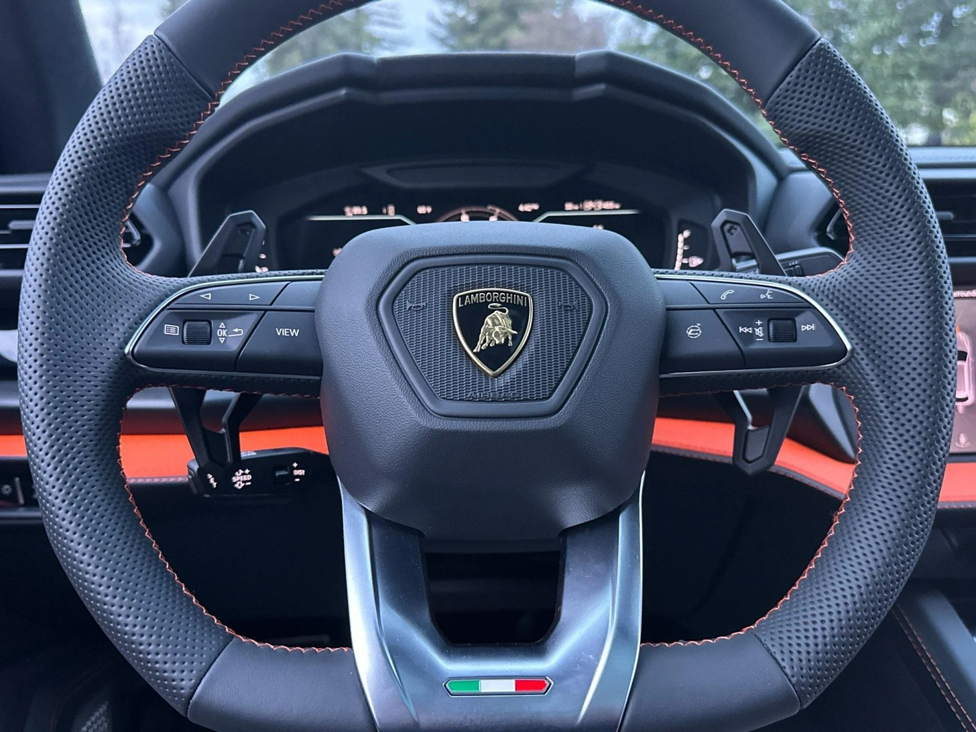 mph028_1131709503_New_2025_Lamborghini_Urus_SE_1766589020_7b8c51c63b