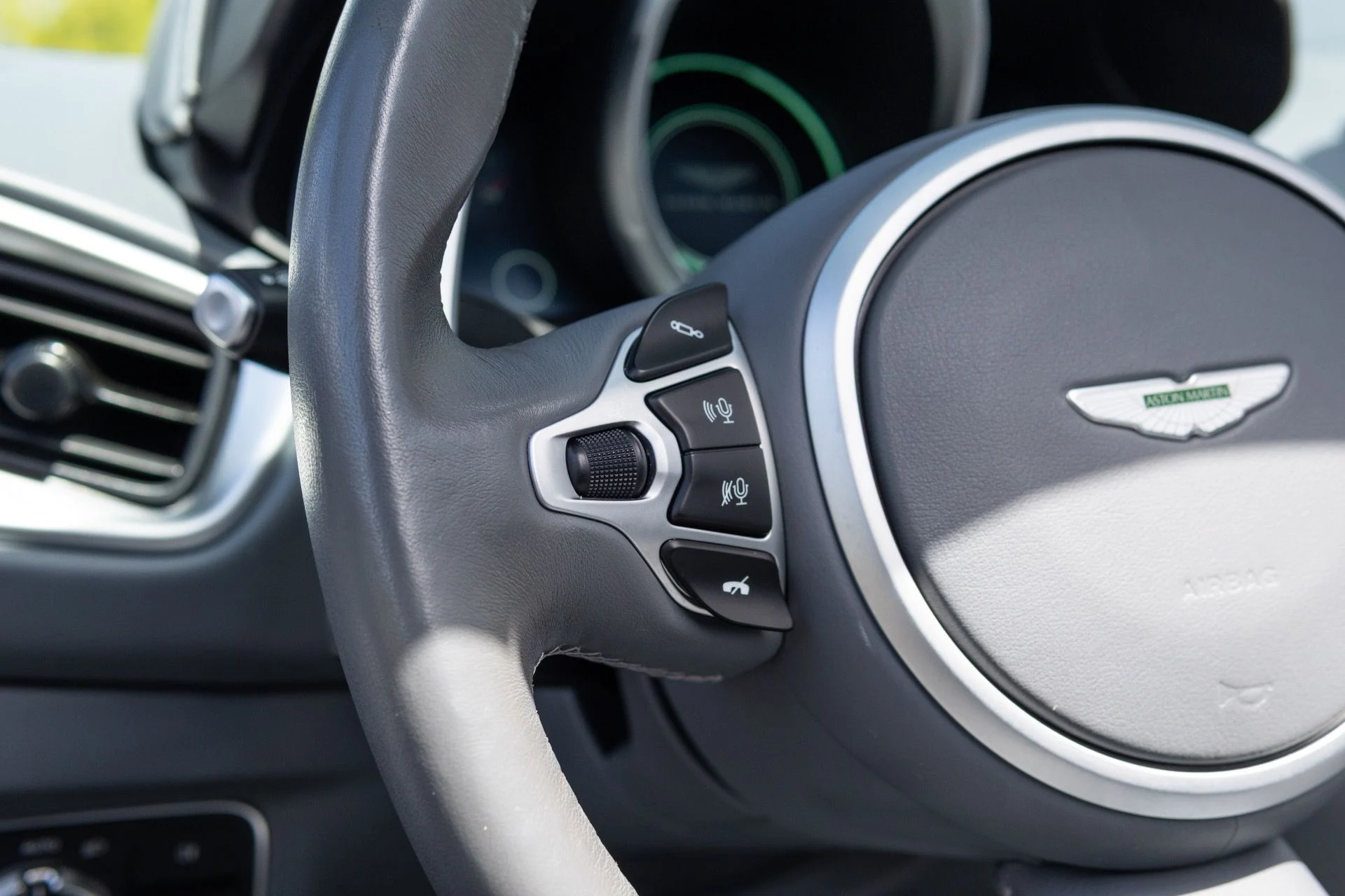 mph028_1132386885_Used_2021_Aston_Martin_Vantage_1774065878_f44839fce8