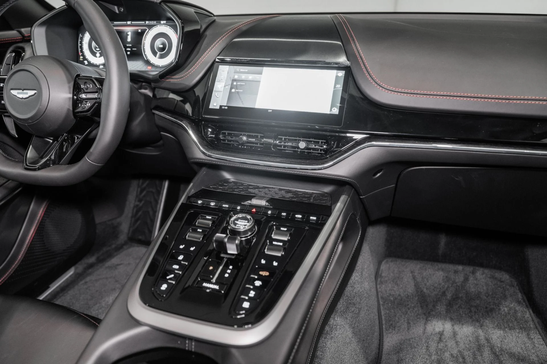 mph028_1134015425_New_2026_Aston_Martin_DBX_707_1765217762_d73a4db25e