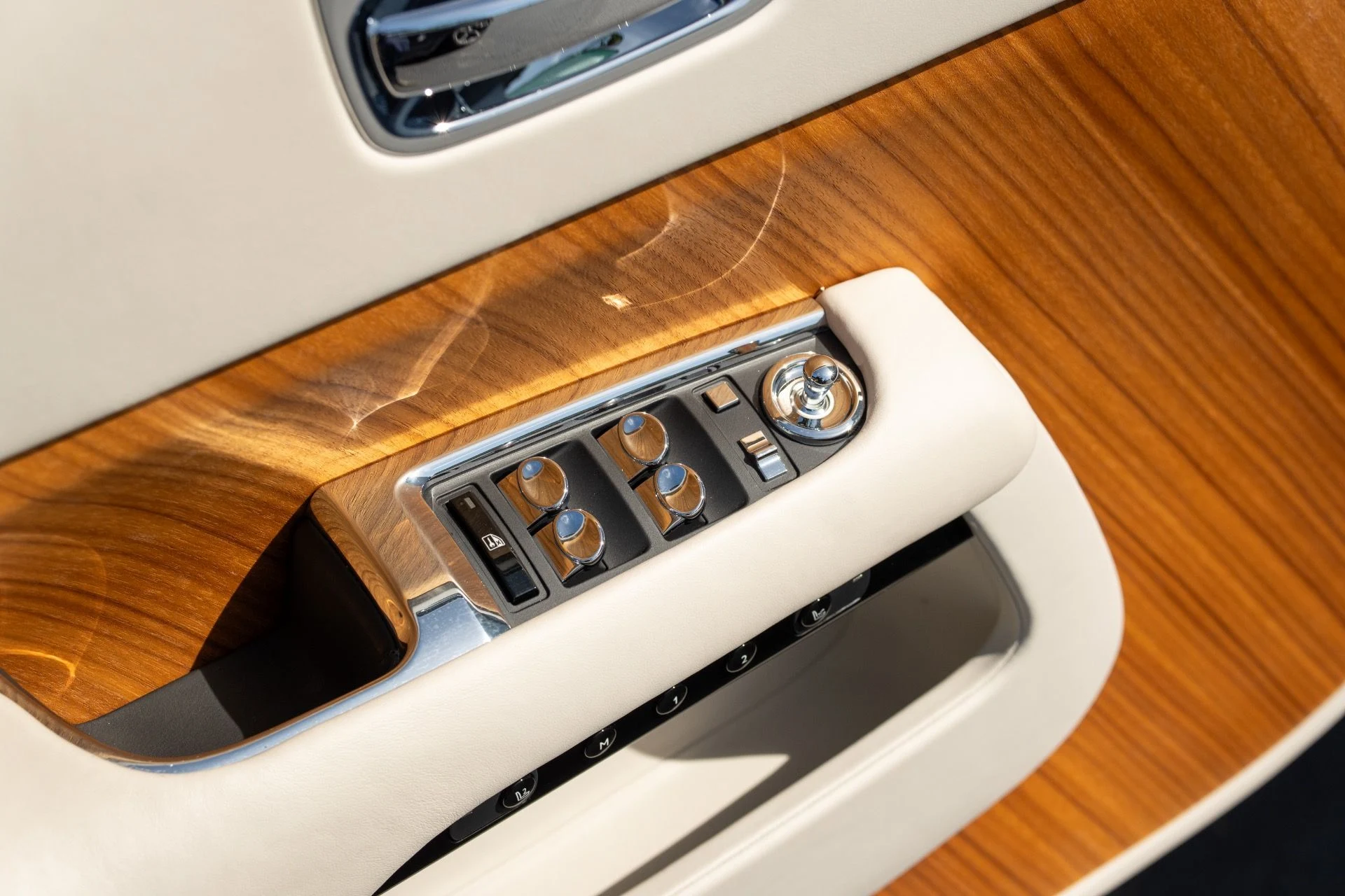 mph028_1136295807_Used_2016_Rolls_Royce_Wraith_1762887174_e413fd341d