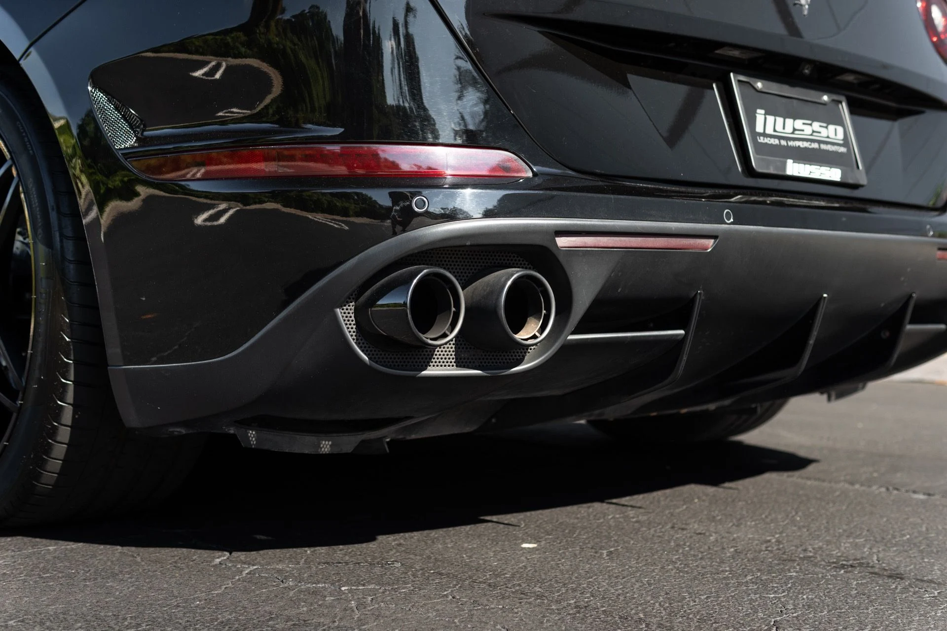 mph028_1146534383_Used_2017_Ferrari_California_T_1767065452_1ec500bc8b