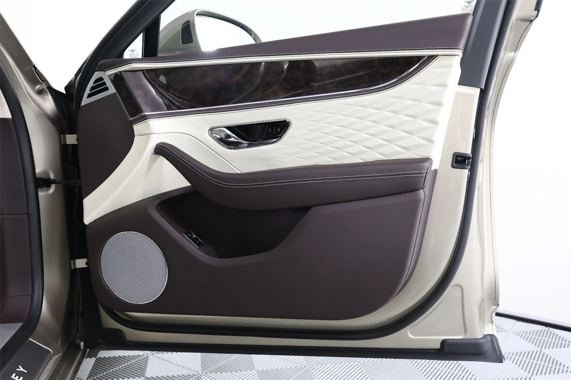 mph028_1148724623_44102f42a54e2d674a9823500f496c9a_cf133600b6