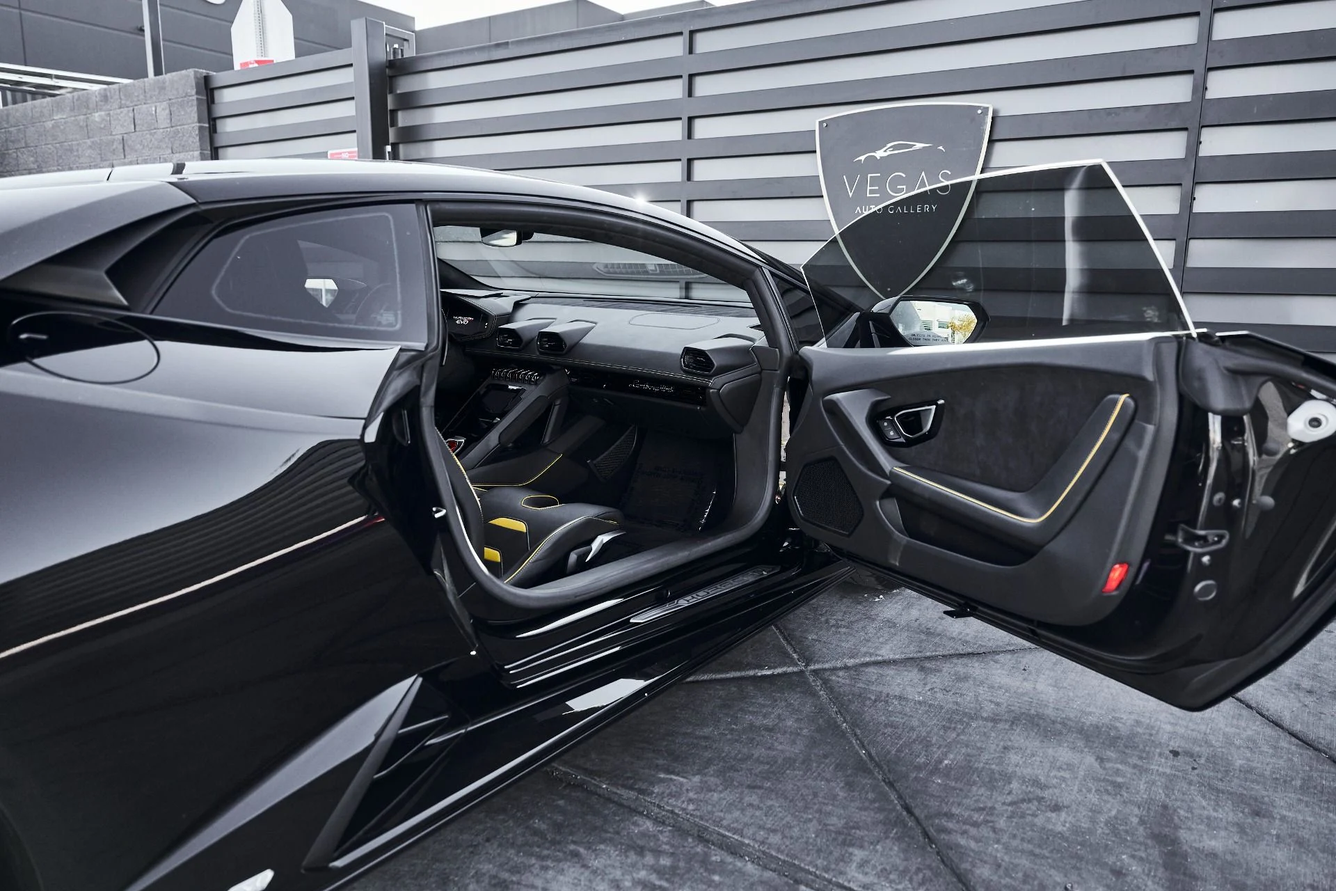 mph028_1152047484_Used_2021_Lamborghini_Huracan_EVO_Base_1774404974_20789b3a53