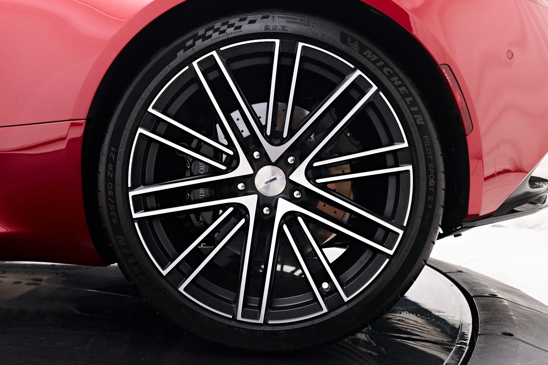 mph028_1152099951_Used_2024_Aston_Martin_DB_12_1756329442_9f7cb1e471
