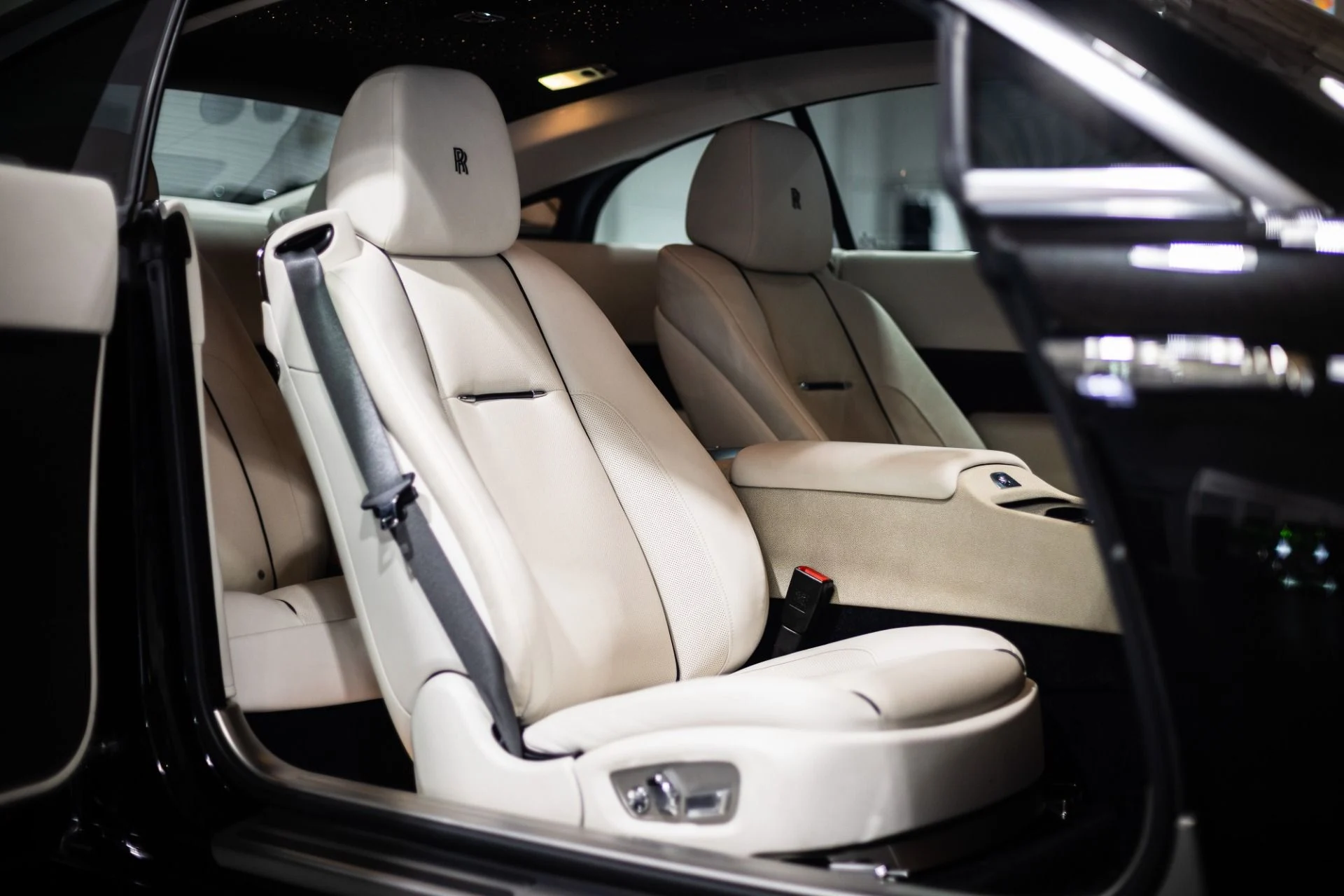 mph028_1153586754_Used_2014_Rolls_Royce_Wraith_Starlight_Headliner_1771282245_71b77b03af