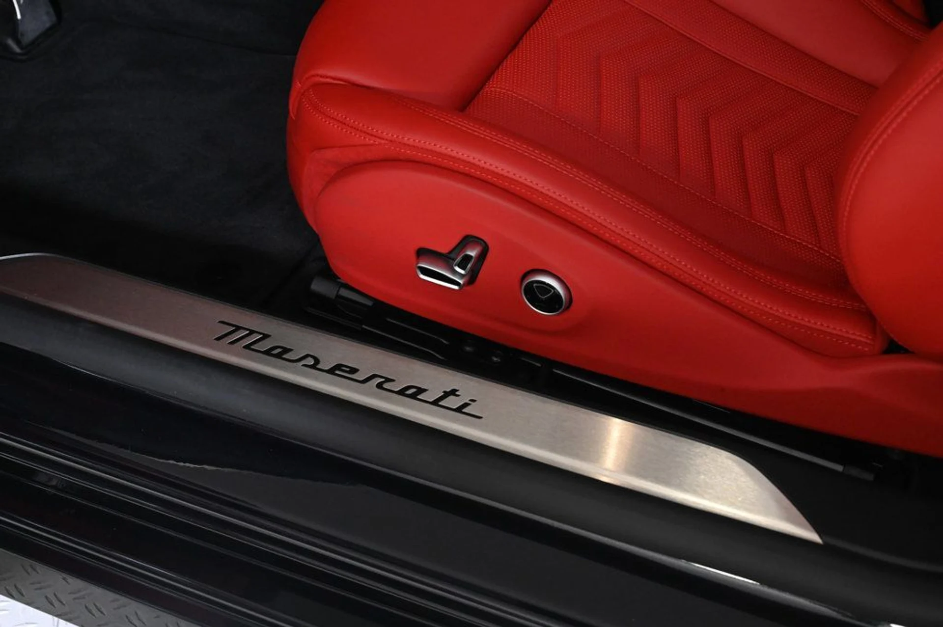 mph028_116346849_new_2026_maserati_grancabrio_convertible_11350_22991878_28_1024_3a4ae1ad8d