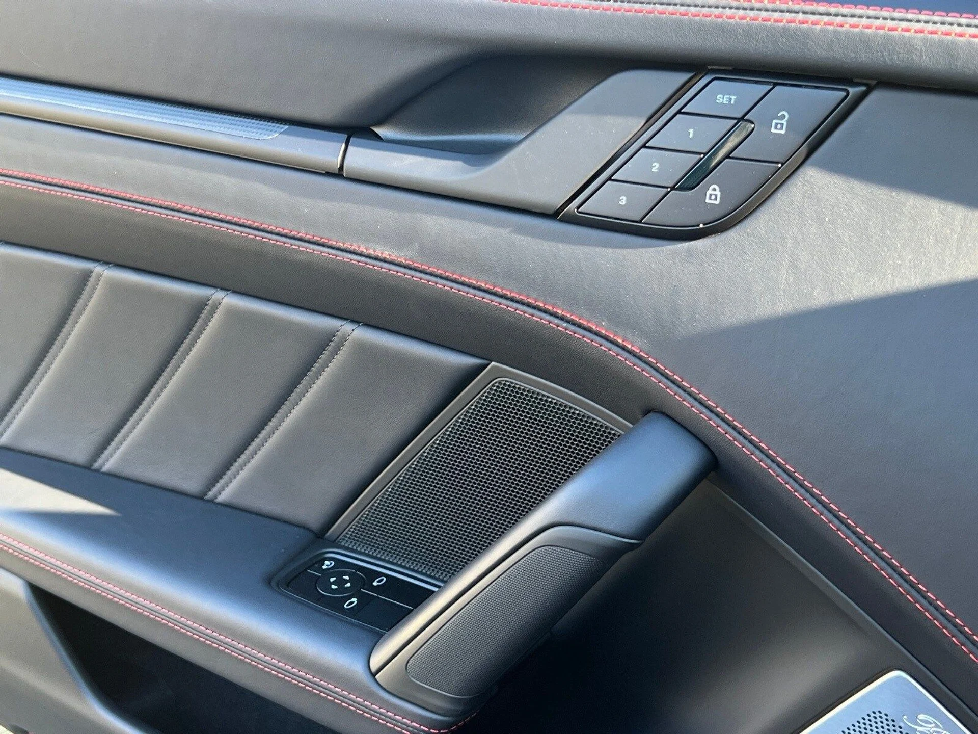 mph028_1166056843_2e4f7069e43eaa7d0ff2d5ce9a61e3bex_e2133cd26f