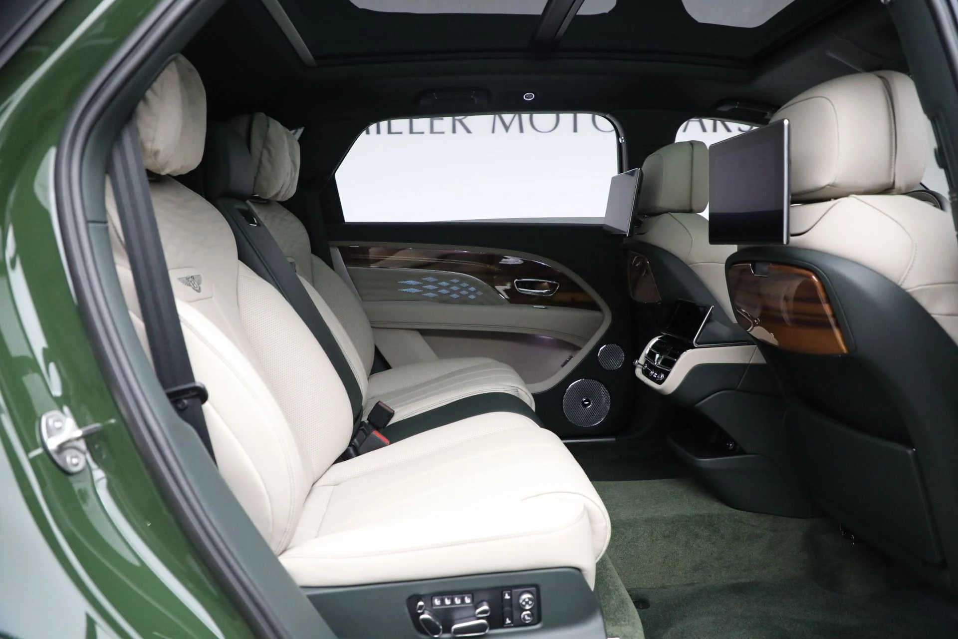 mph028_1176499431_Used_2023_Bentley_Bentayga_EWB_Azure_V8_fbea255b0e