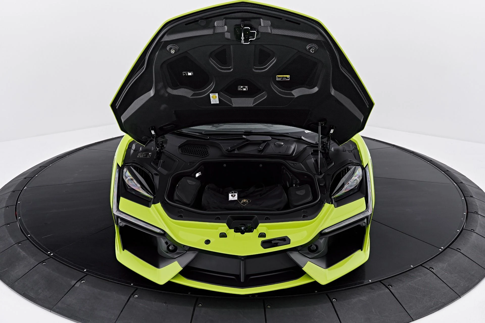 mph028_1177695066_Used_2026_Lamborghini_Revuelto_Base_1788485634_ca862e7102