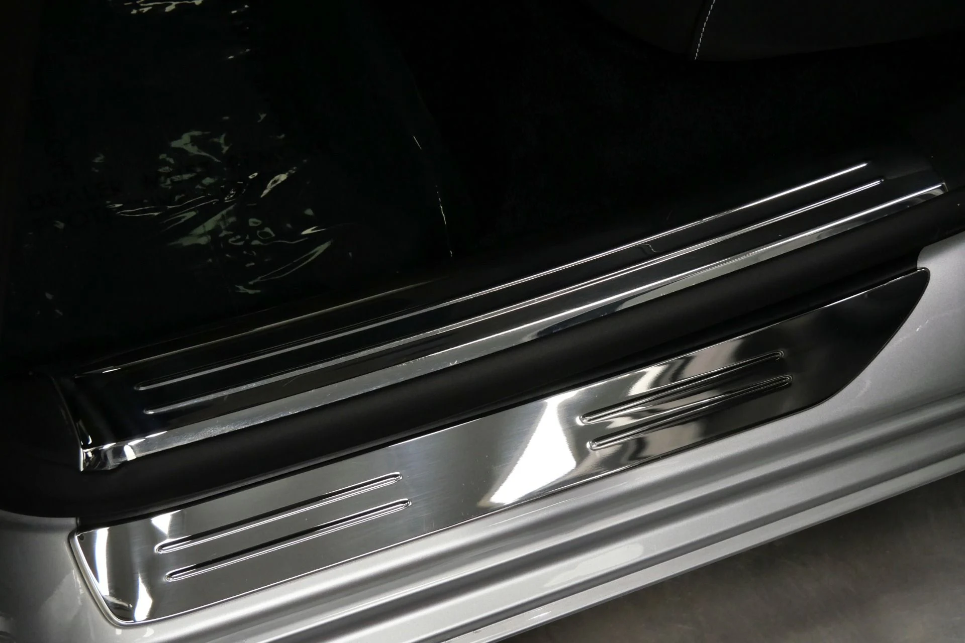 mph028_1184245932_Used_2013_Rolls_Royce_Ghost_Rear_Seat_Entertainment_Picnic_Tables_V12_Power_1766770439_745991d16a