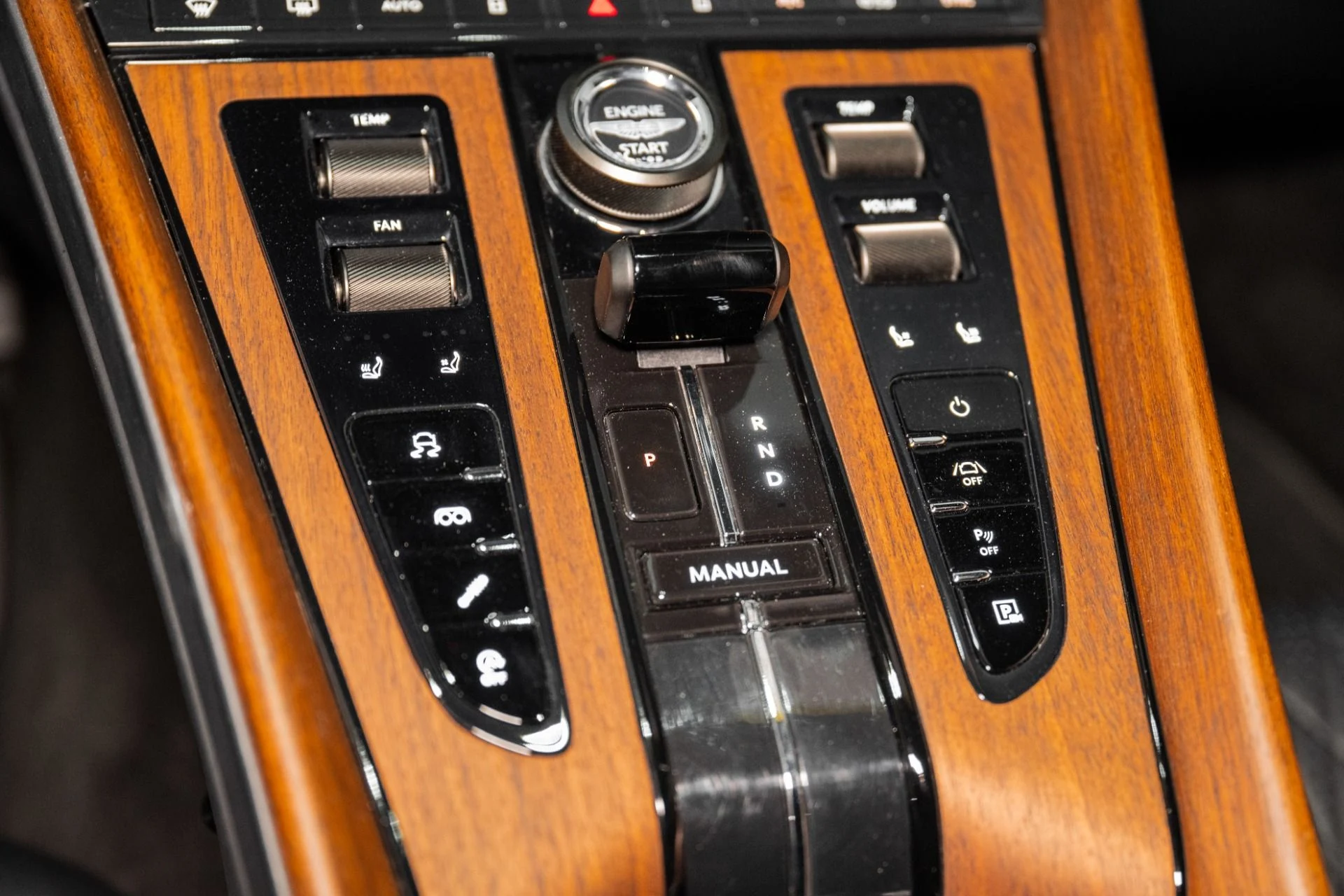 mph028_1193304045_Used_2024_Aston_Martin_DB_12_Coupe_1761150102_7d5c14cfae