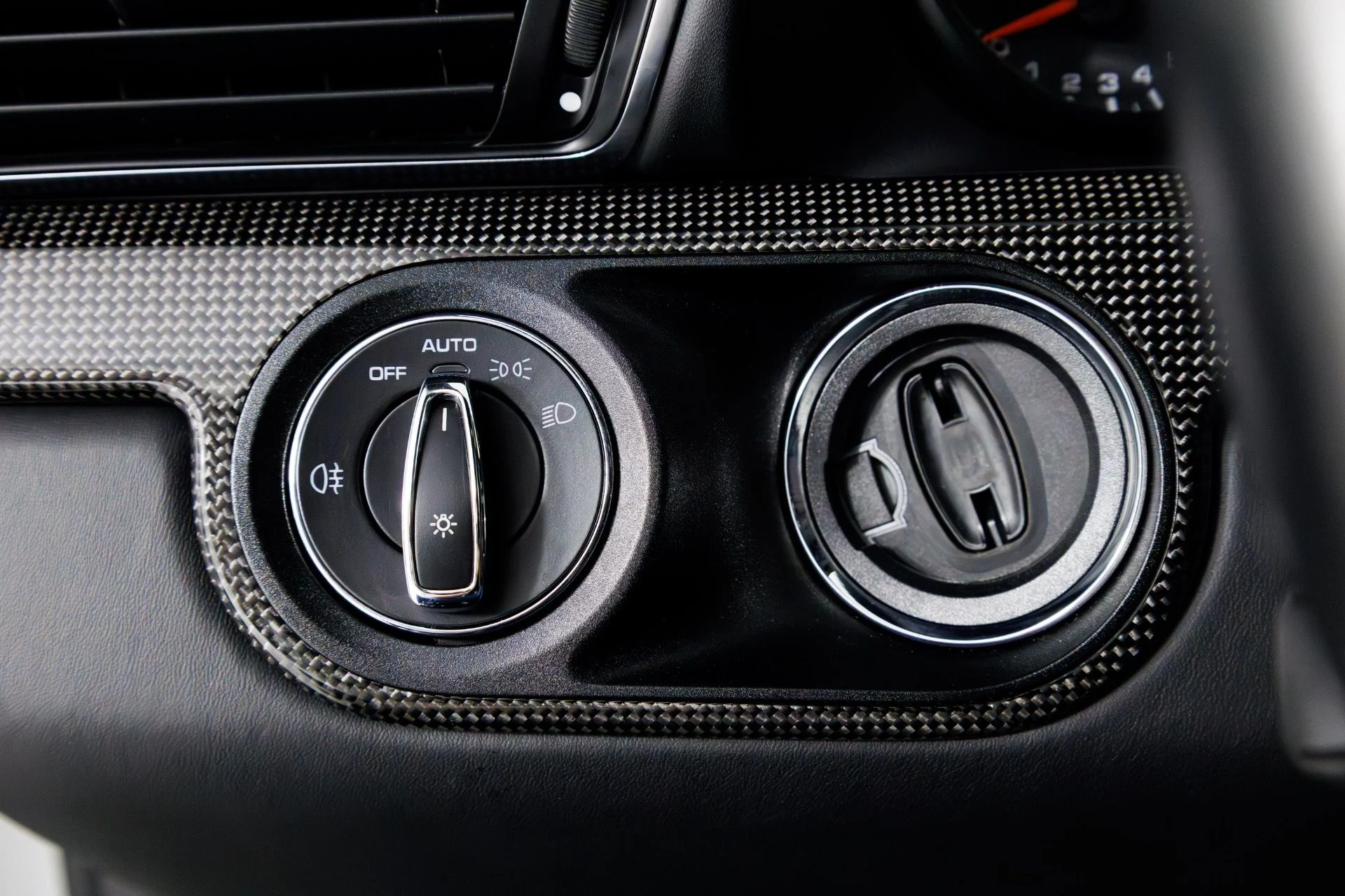 mph028_1199977496_Used_2019_Porsche_911_Turbo_S_1769802412_61be61eb86