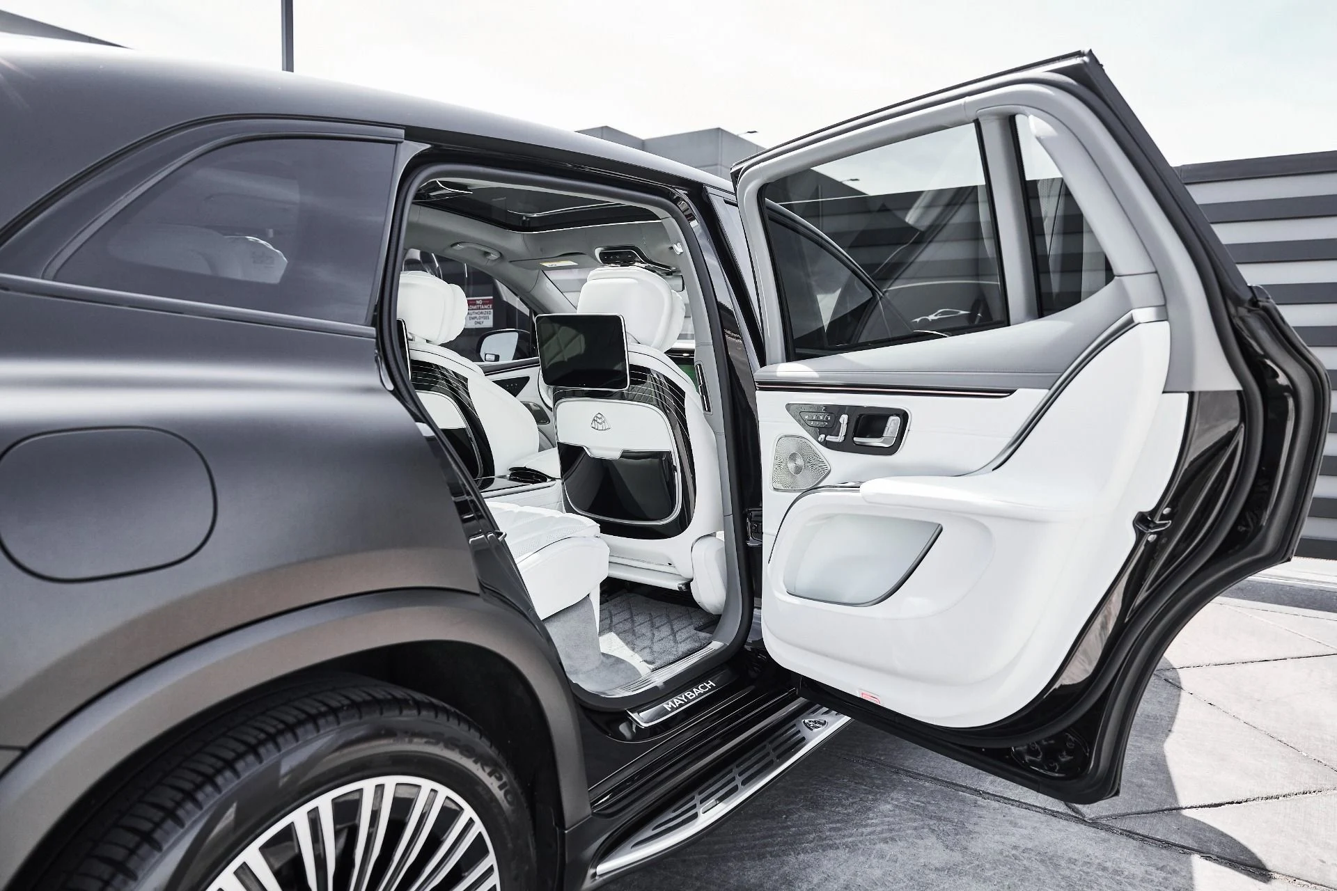 mph028_1203362477_Used_2024_Mercedes_Benz_EQS_Maybach_EQS_680_1774575177_7e0ce870a2