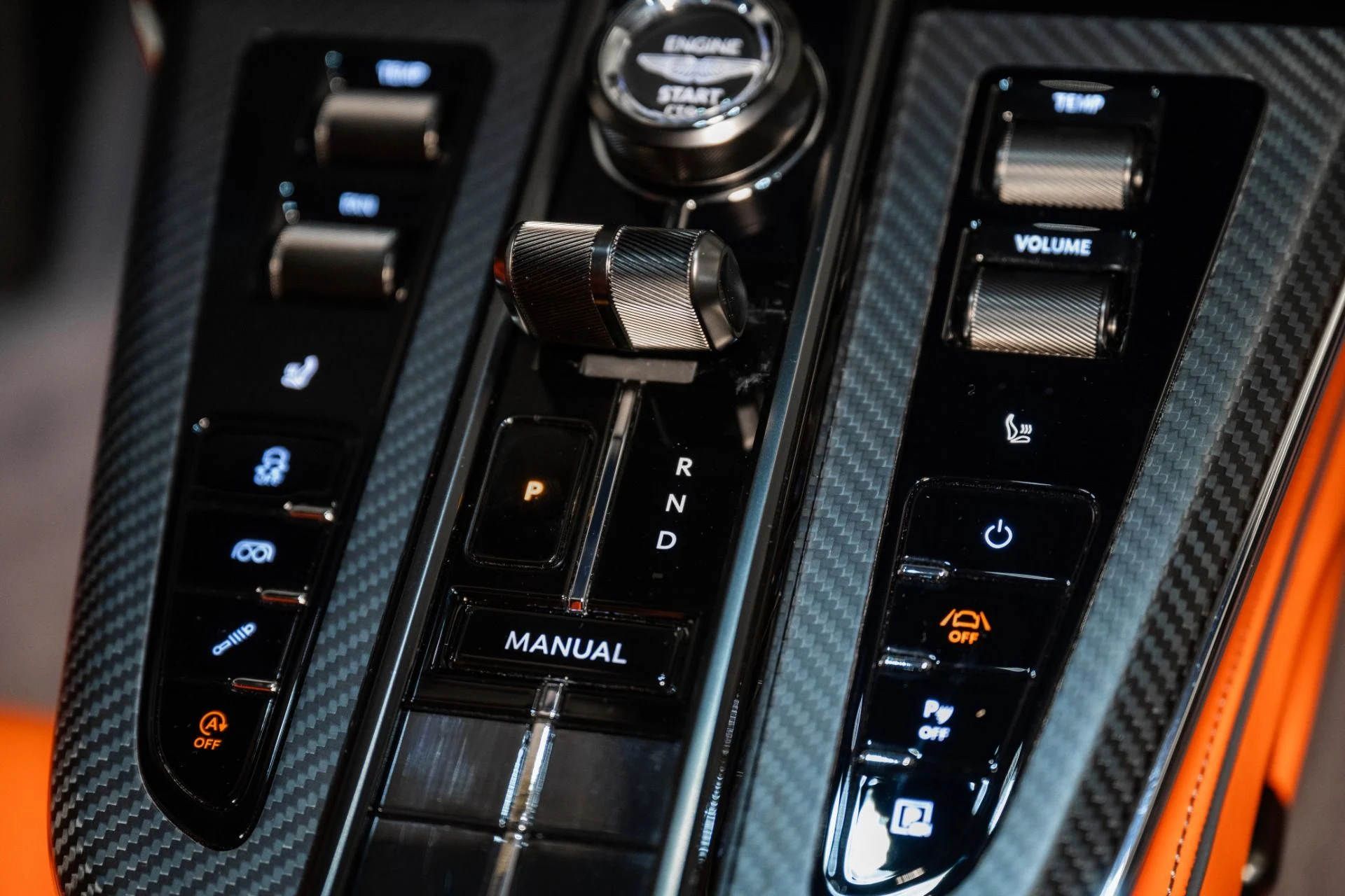 mph028_1205004221_Used_2025_Aston_Martin_Vantage_Coupe_1737041109_e00de2f134