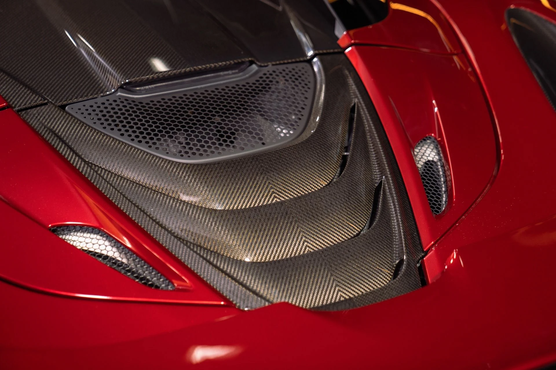 mph028_1206682931_Used_2022_Mc_Laren_720_S_Spider_Carbon_Fiber_Tonneau_Cover_365k_MSRP_1793047226_700004effd