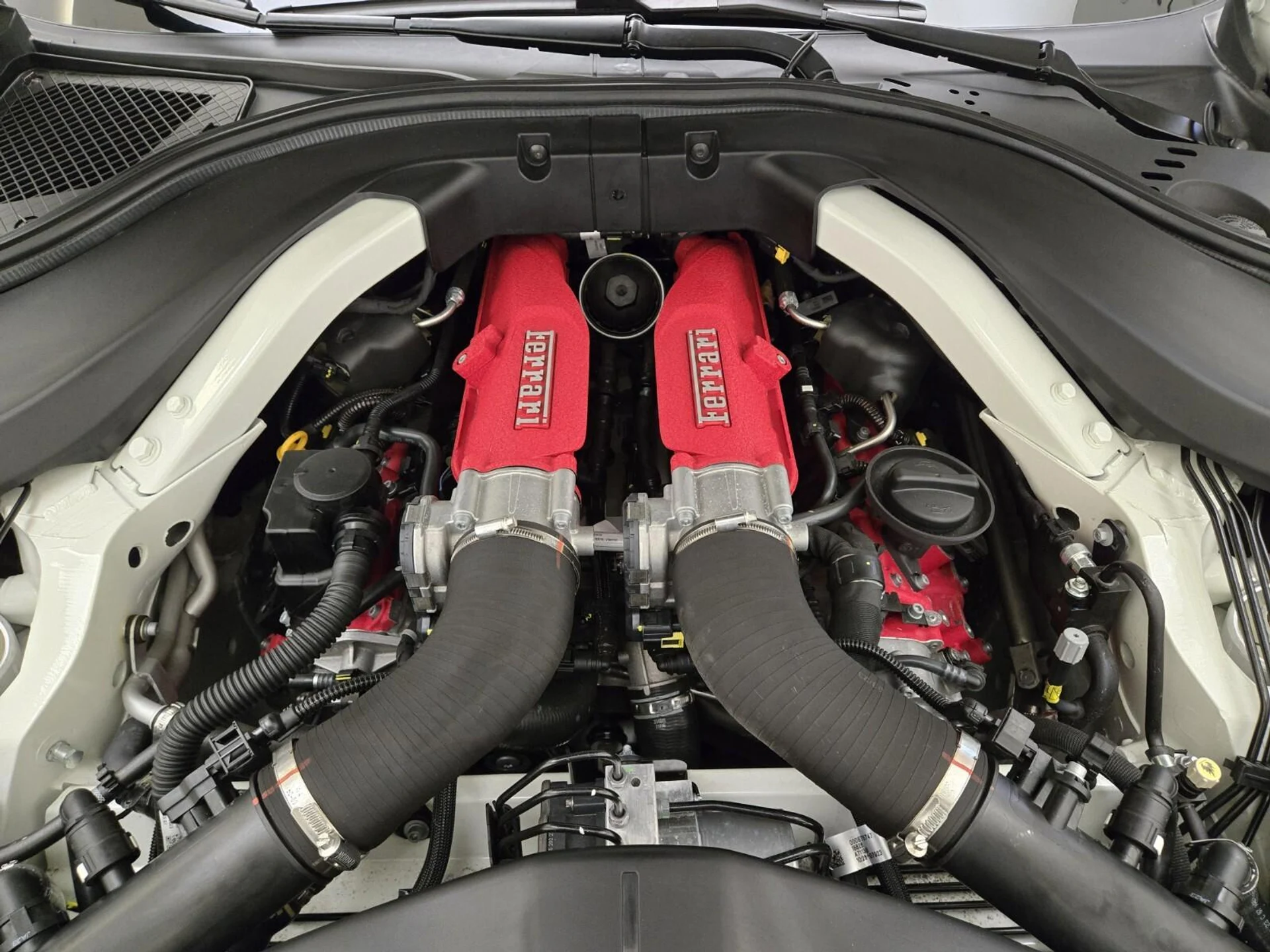 mph028_1207199586_Used_2023_Ferrari_Roma_1759820576_db28983c69