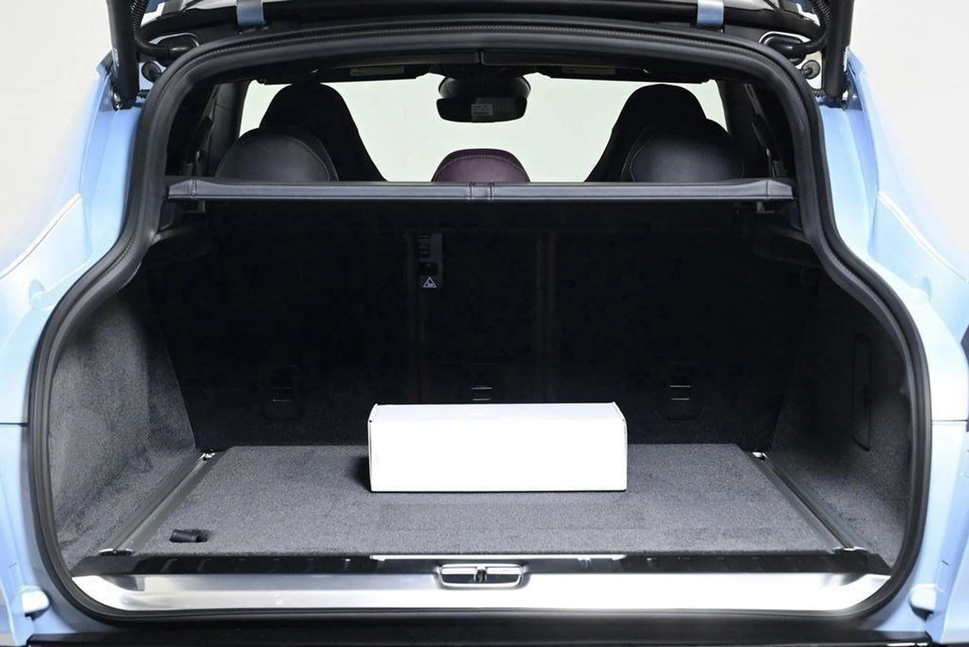 mph028_1208920804_new_2025_aston_martin_dbx_707awd_11350_22854661_28_1024_40d6fe8e13