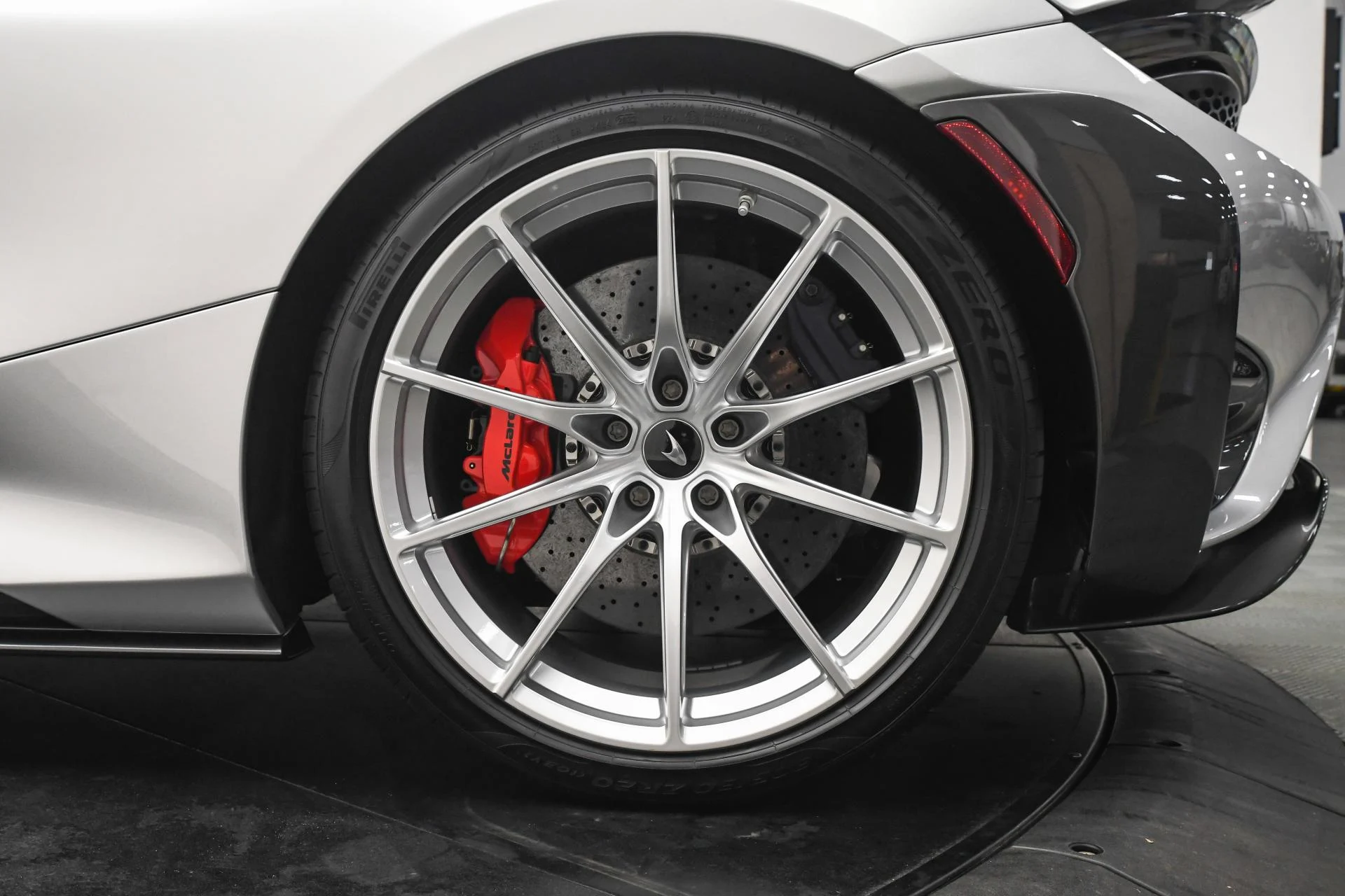 mph028_1224950457_Used_2022_Mc_Laren_765_LT_1755763770_4a676ab78f