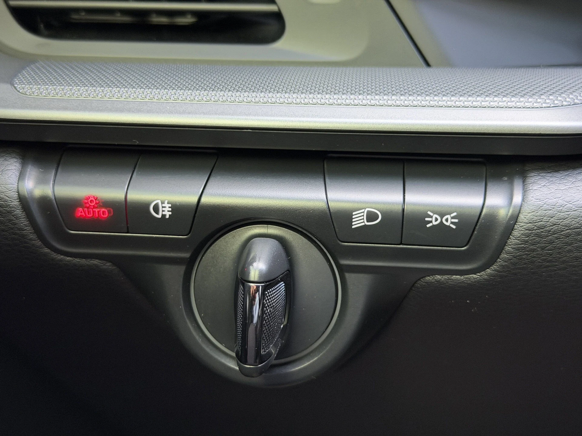 mph028_1232147787_749da2fc5dd43b7fa2f55a3e52f4822cx_dad013685c