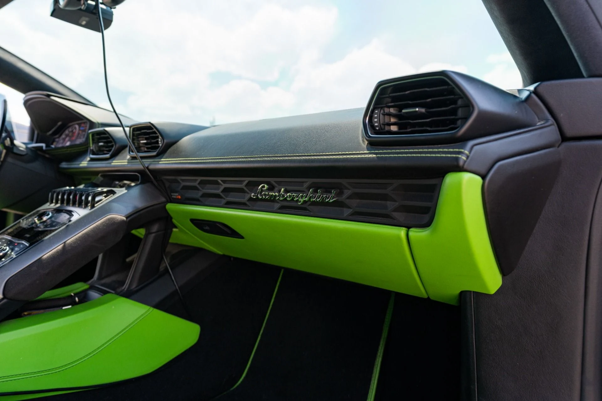 mph028_1237601436_Used_2017_Lamborghini_Huracan_LP_580_2_Spyder_1783359023_f34b0eb608