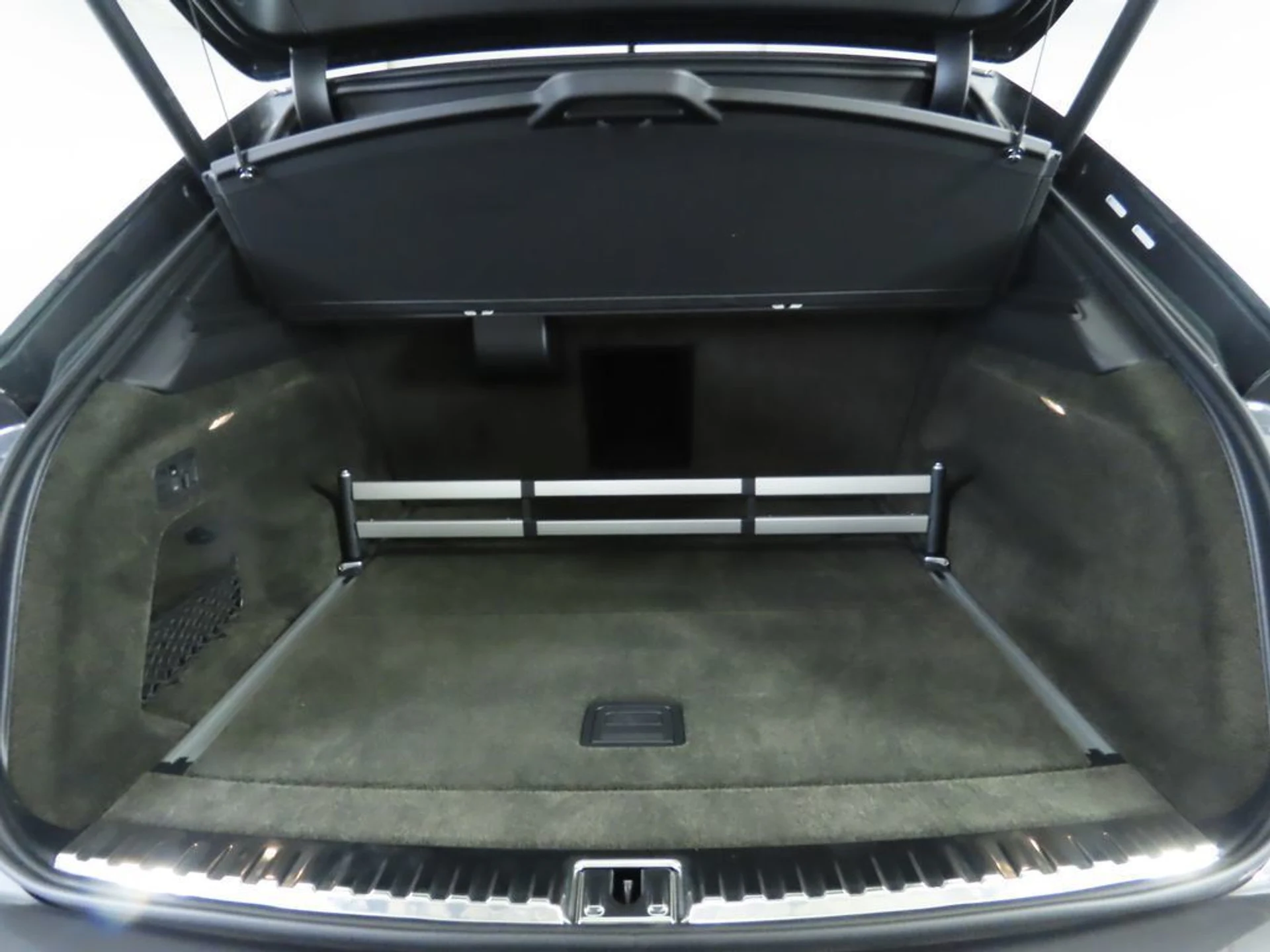 mph028_1245998107_used_2023_bentley_bentayga_ewb_azure_8119_22967334_29_1024_07369635d3