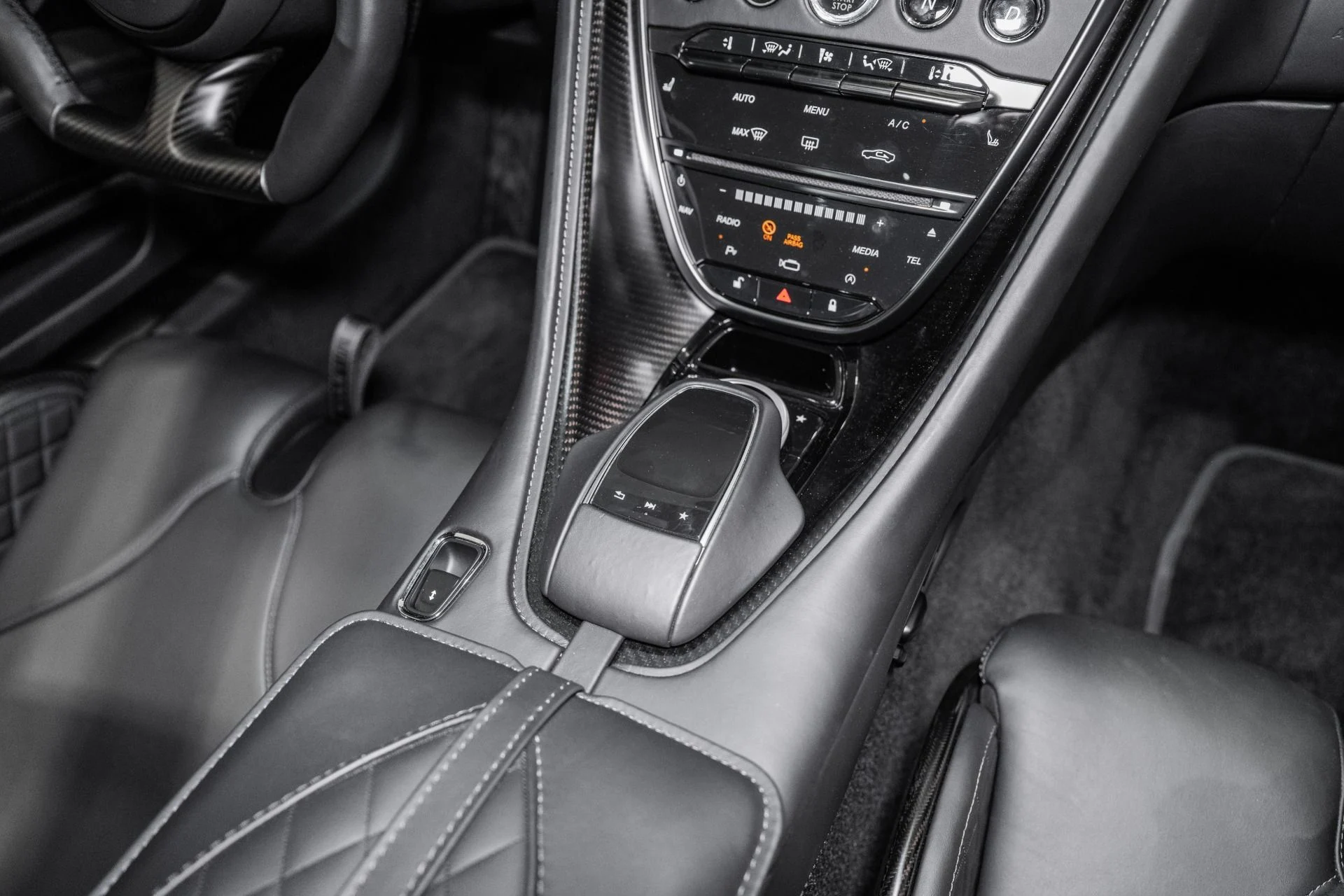 mph028_1249937381_Used_2023_Aston_Martin_DBS_770_Ultimate_1778011376_8b17ba370e