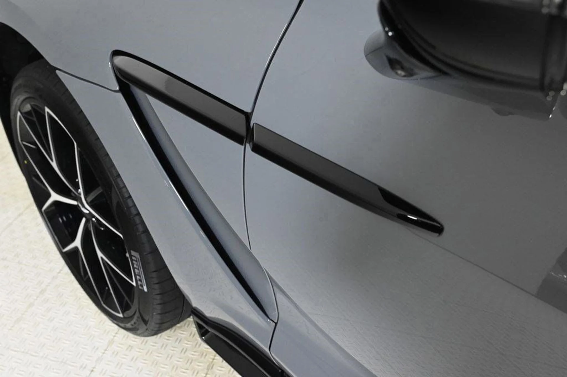 mph028_1251331017_new_2025_aston_martin_dbx_707awd_11350_22854626_28_1024_326da20486
