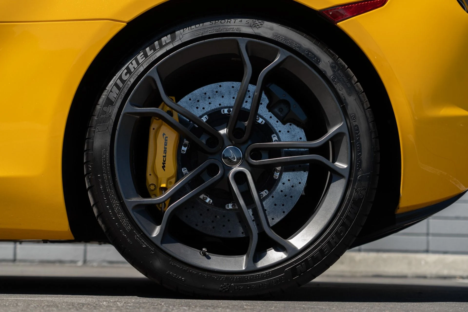 mph028_1259813823_Used_2016_Mc_Laren_650_S_Spider_1757368630_3e4717a3e8